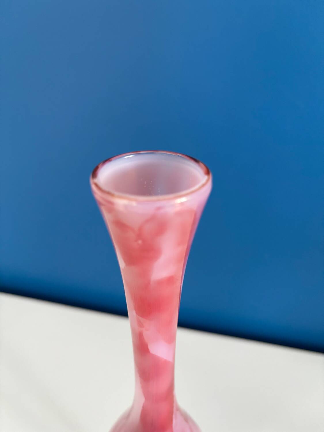 Vase opaline rose marbre