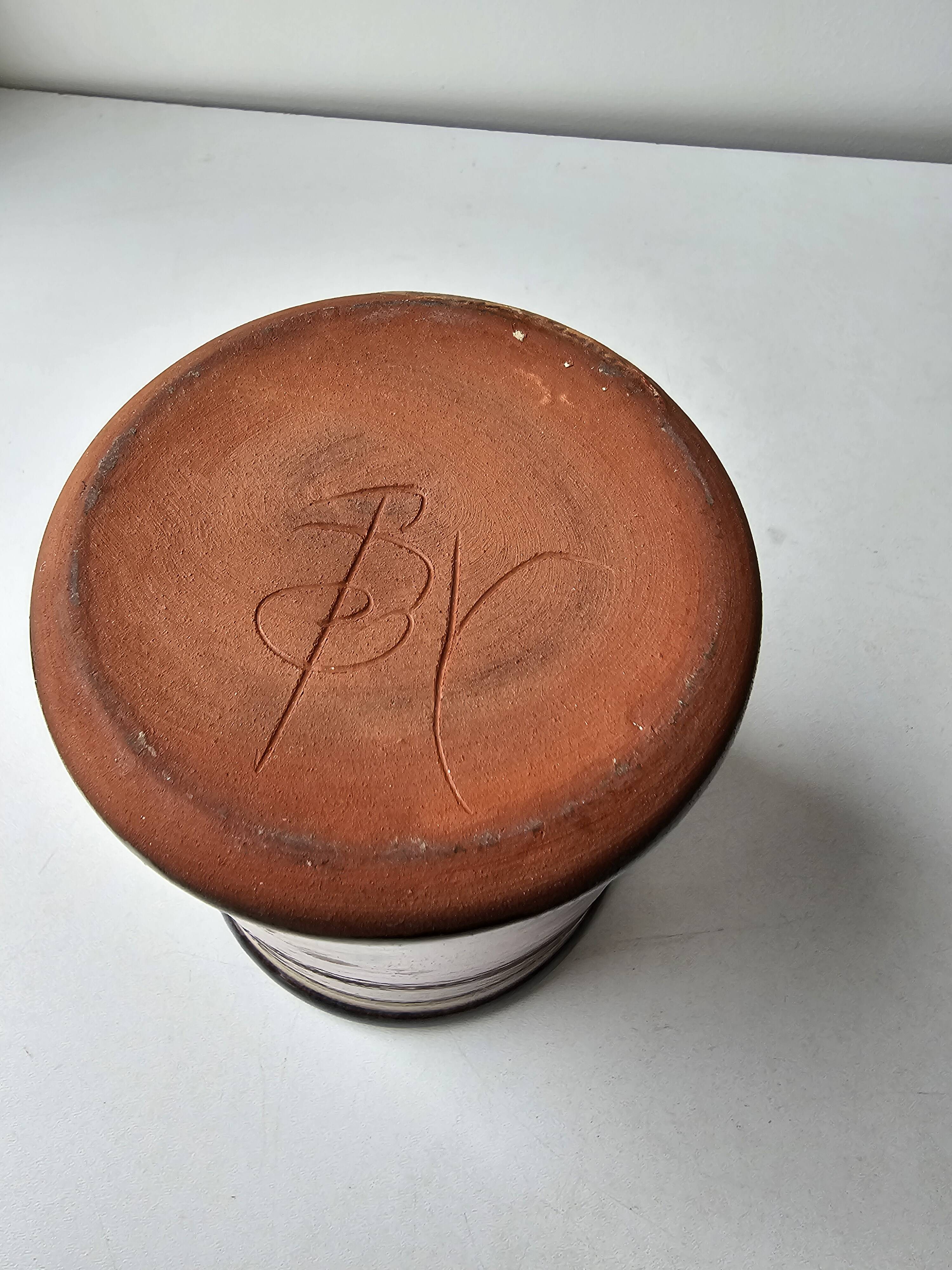 Covered stoneware ceramic pot - Signed Monogram BV (signature to be identified)