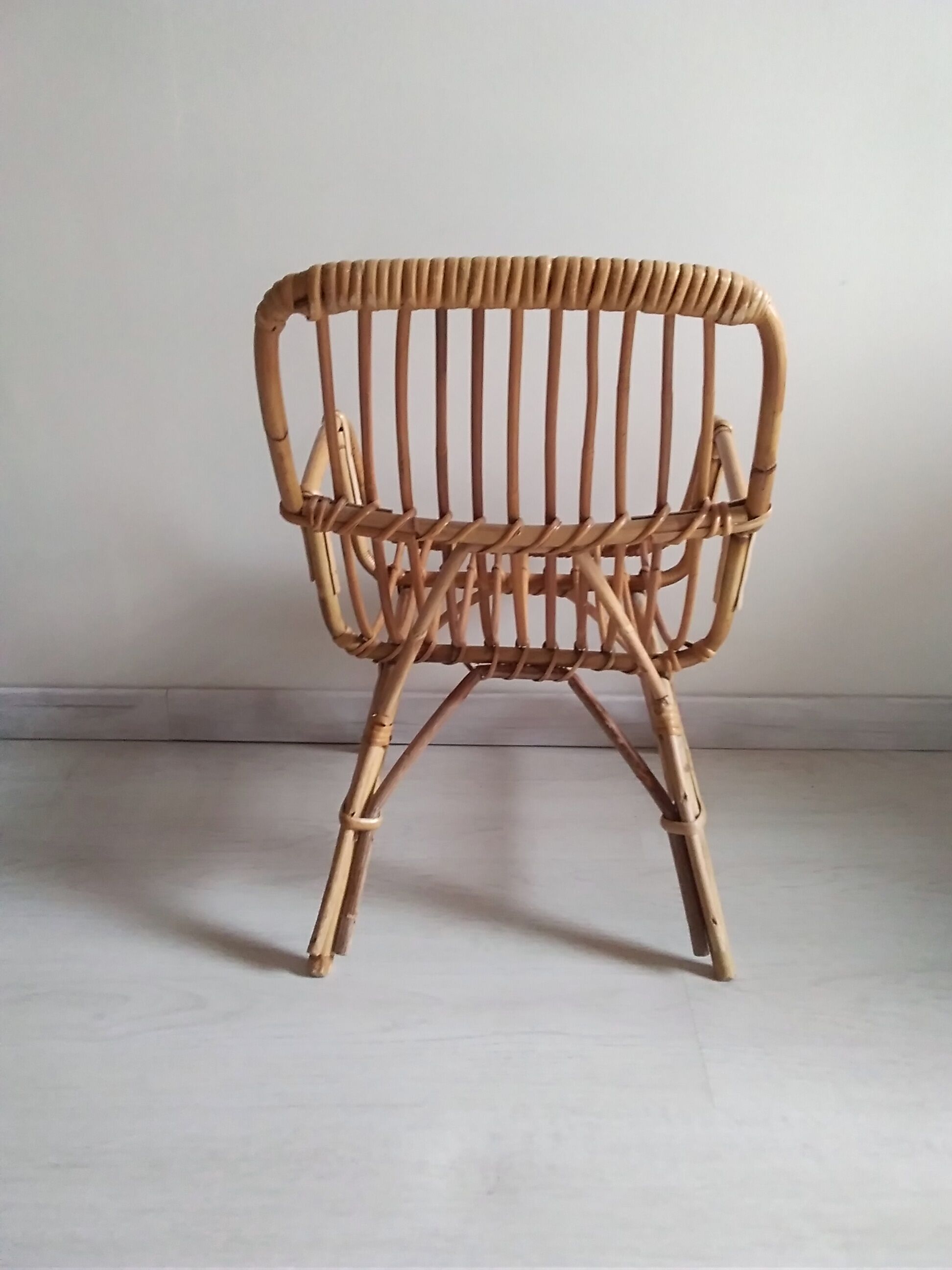 Fauteuil en rotin pour enfant