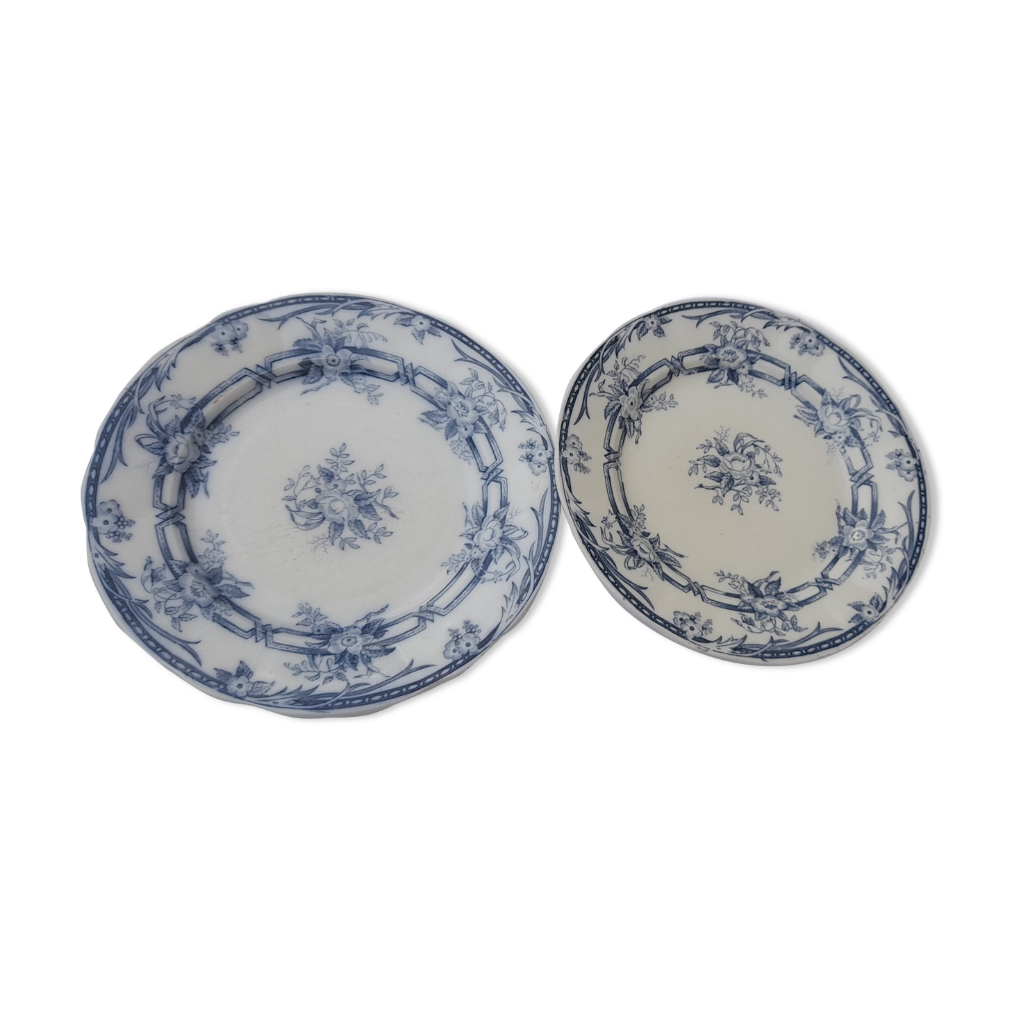2 flat plates in Sarreguemines earthenware model Ceres XIX th diam 24.5 cm
