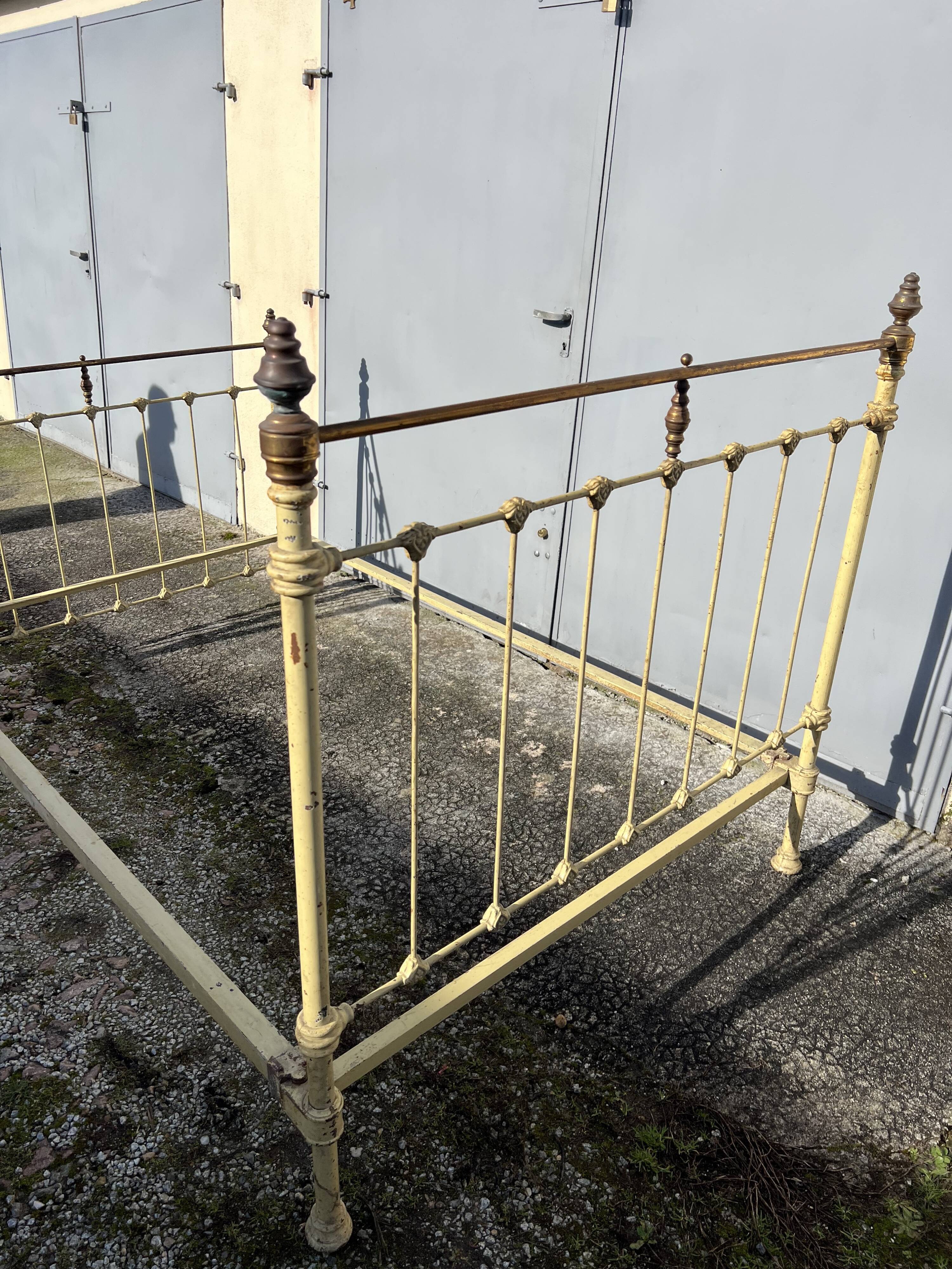 WROUGHT IRON BED 1900