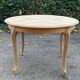 Table ronde extensible ovale style Louis XV rénovée en bois brut