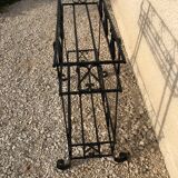 Wrought iron pot-carrying planter