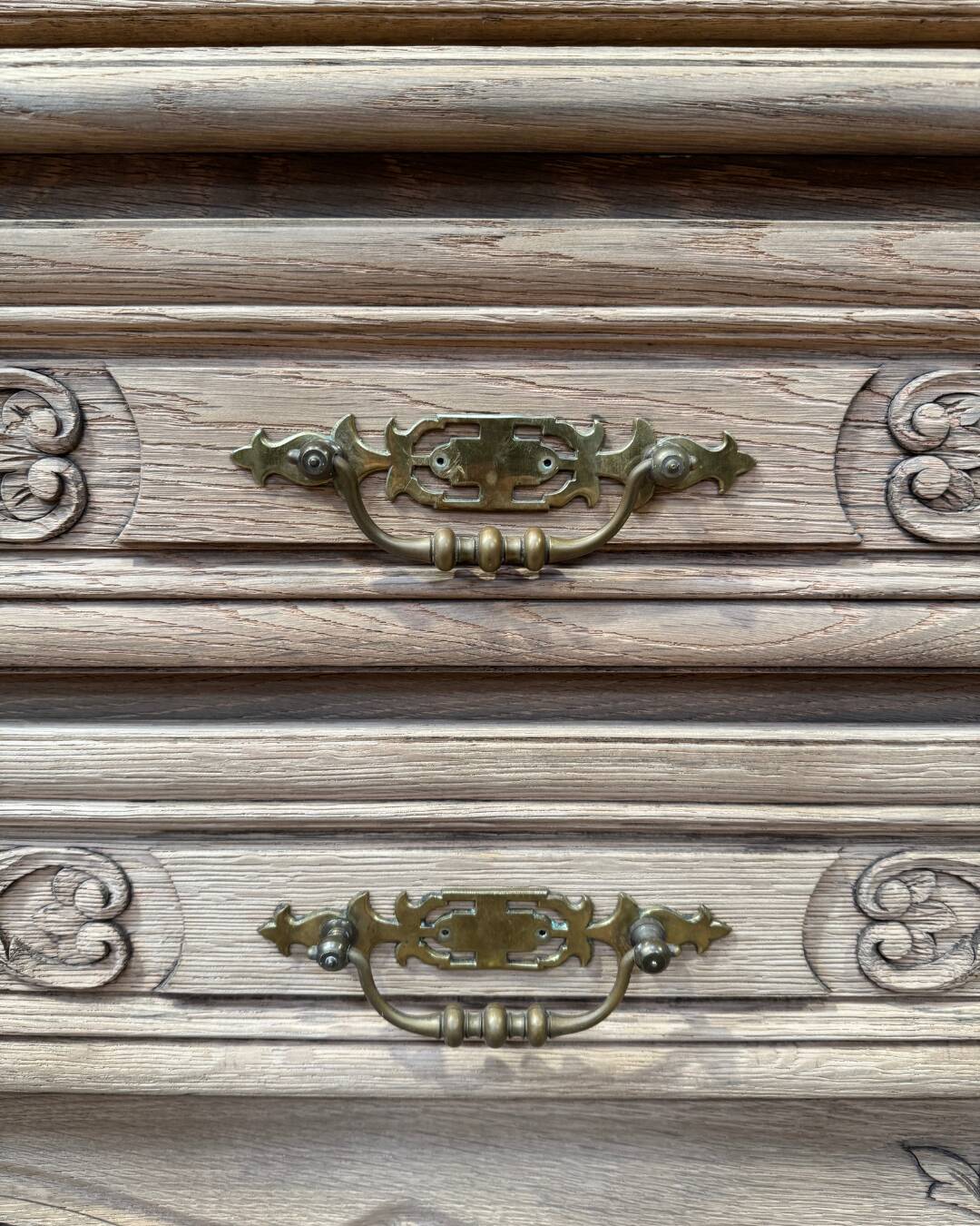 Aero-blasted solid oak wardrobe - Louis XV style