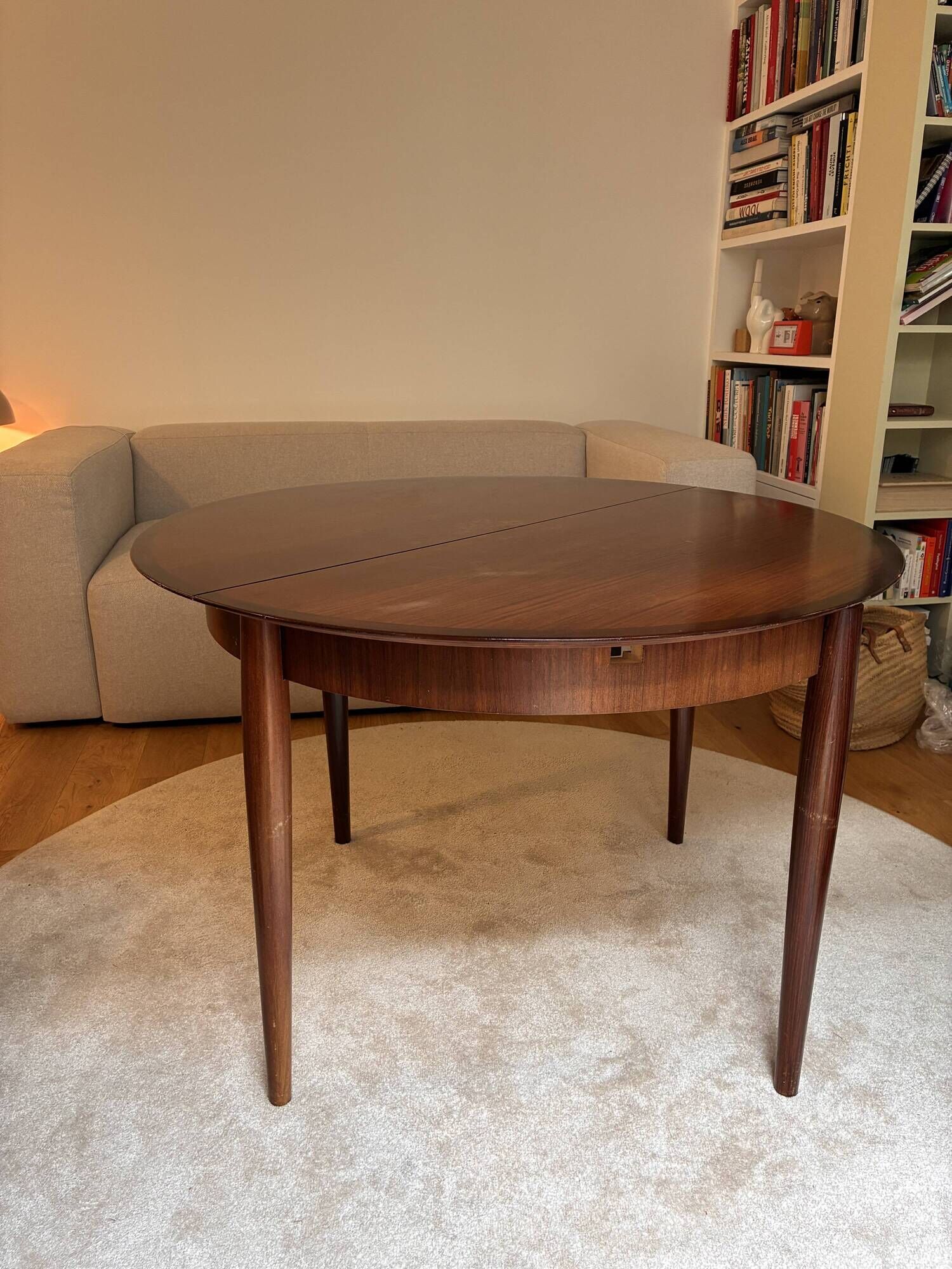 Round dining table Lubke in rosewood from the 1960s.