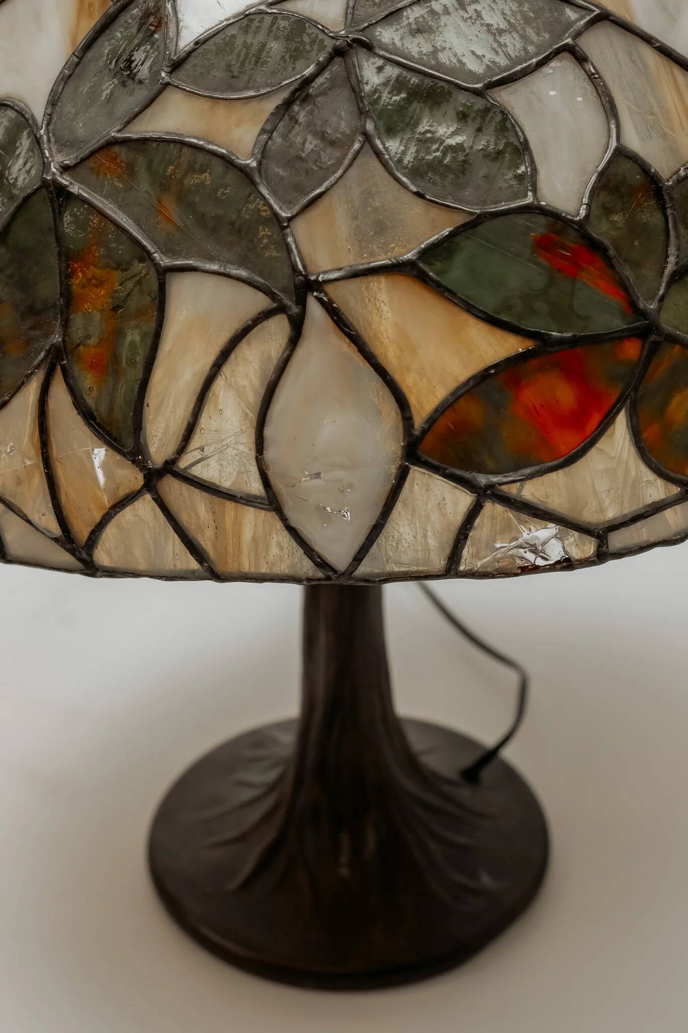 Tiffany-style table lamp with stained glass shade