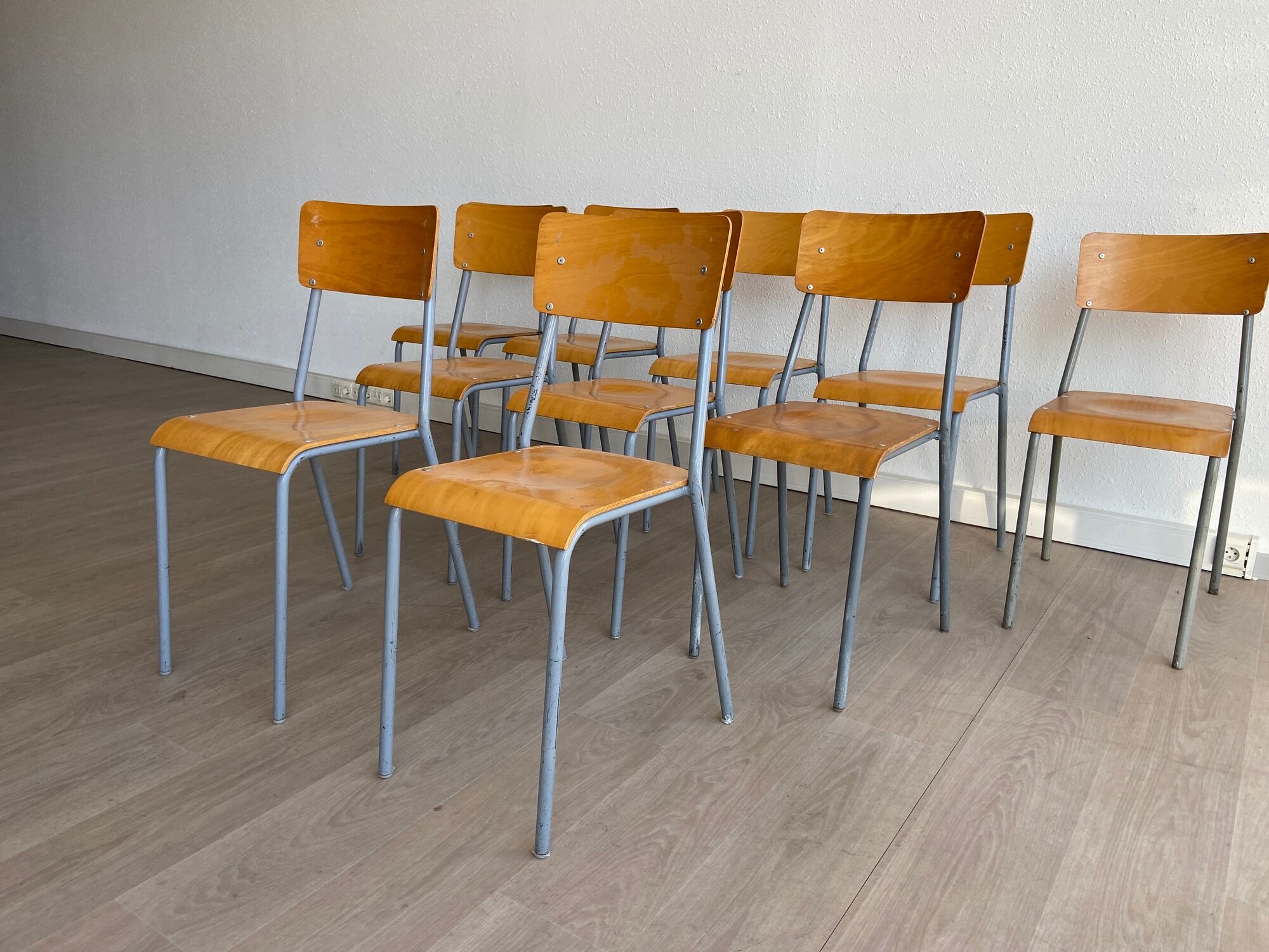 Set of 10 school chairs 70s