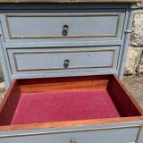Nightstand/bedside table/small chest of drawers