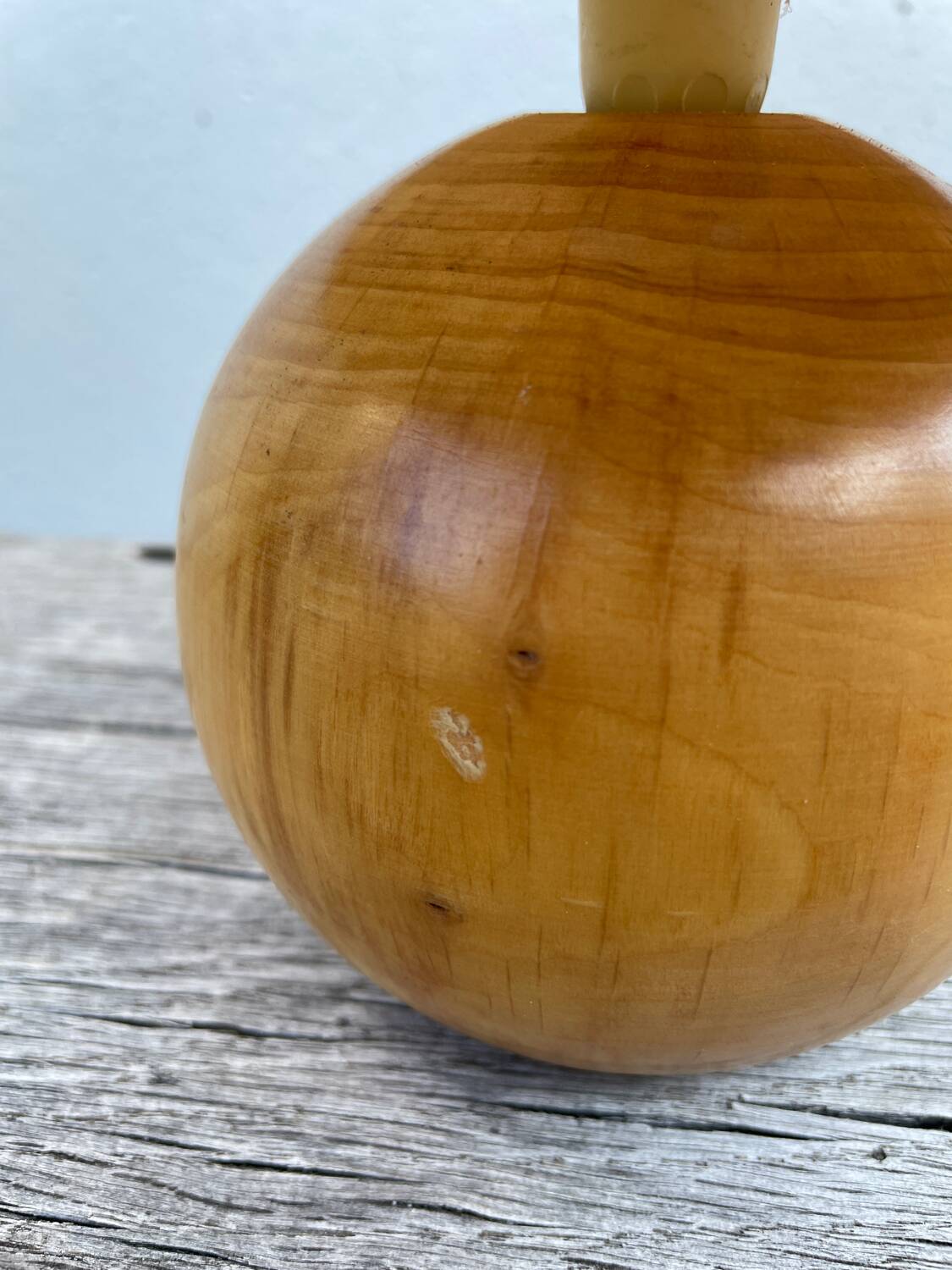 Turned wooden ball bedside lamp 1990