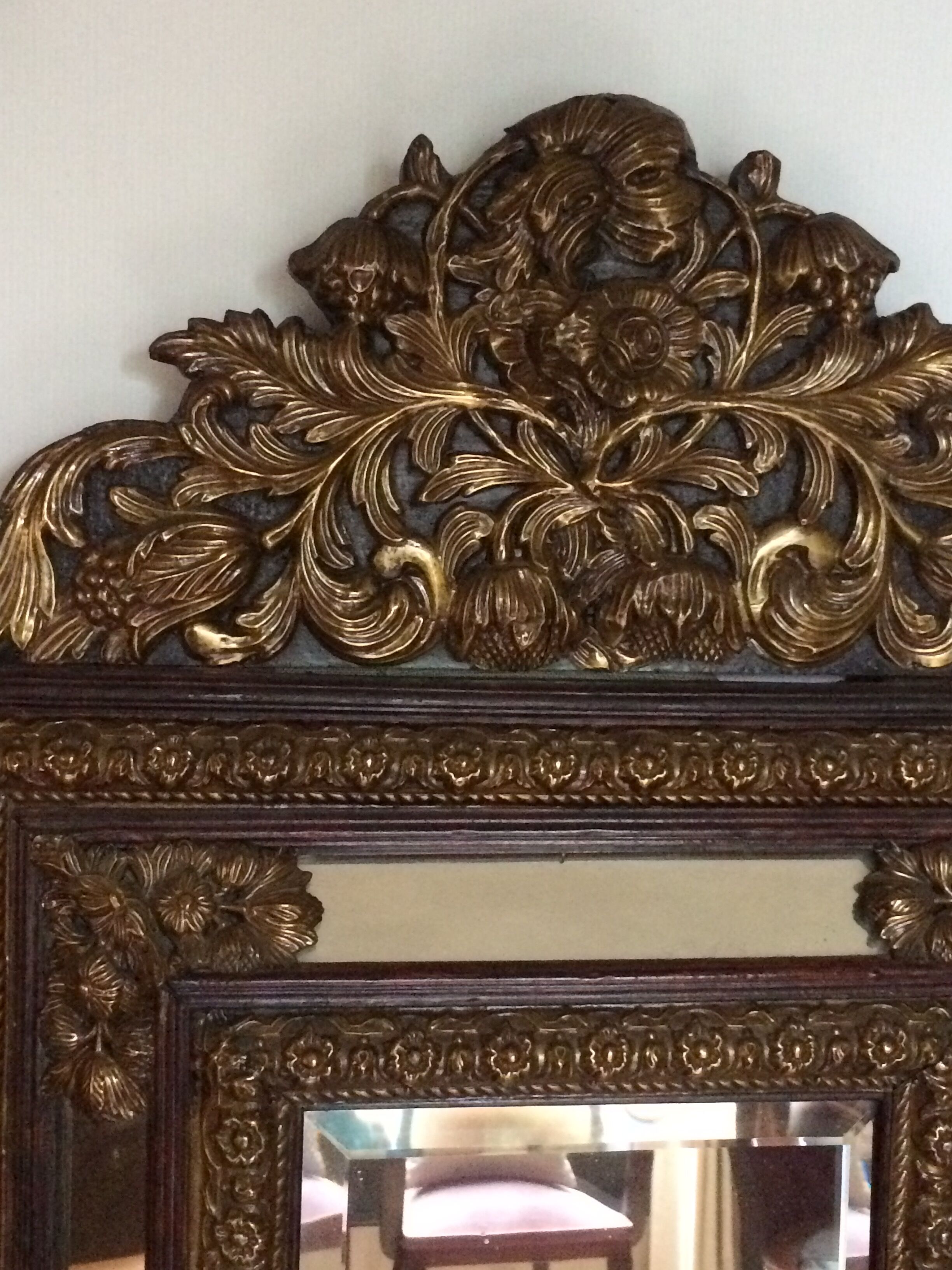 Mirror parecloses wood and metal pushed back