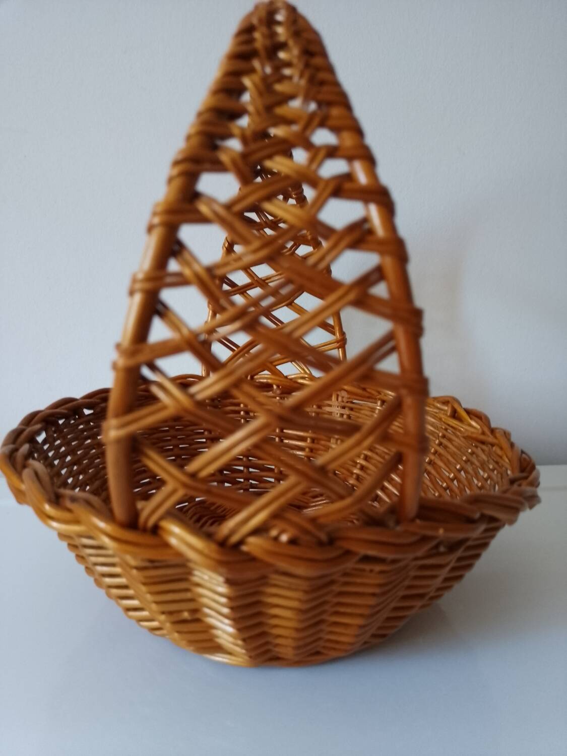 Woven wicker basket