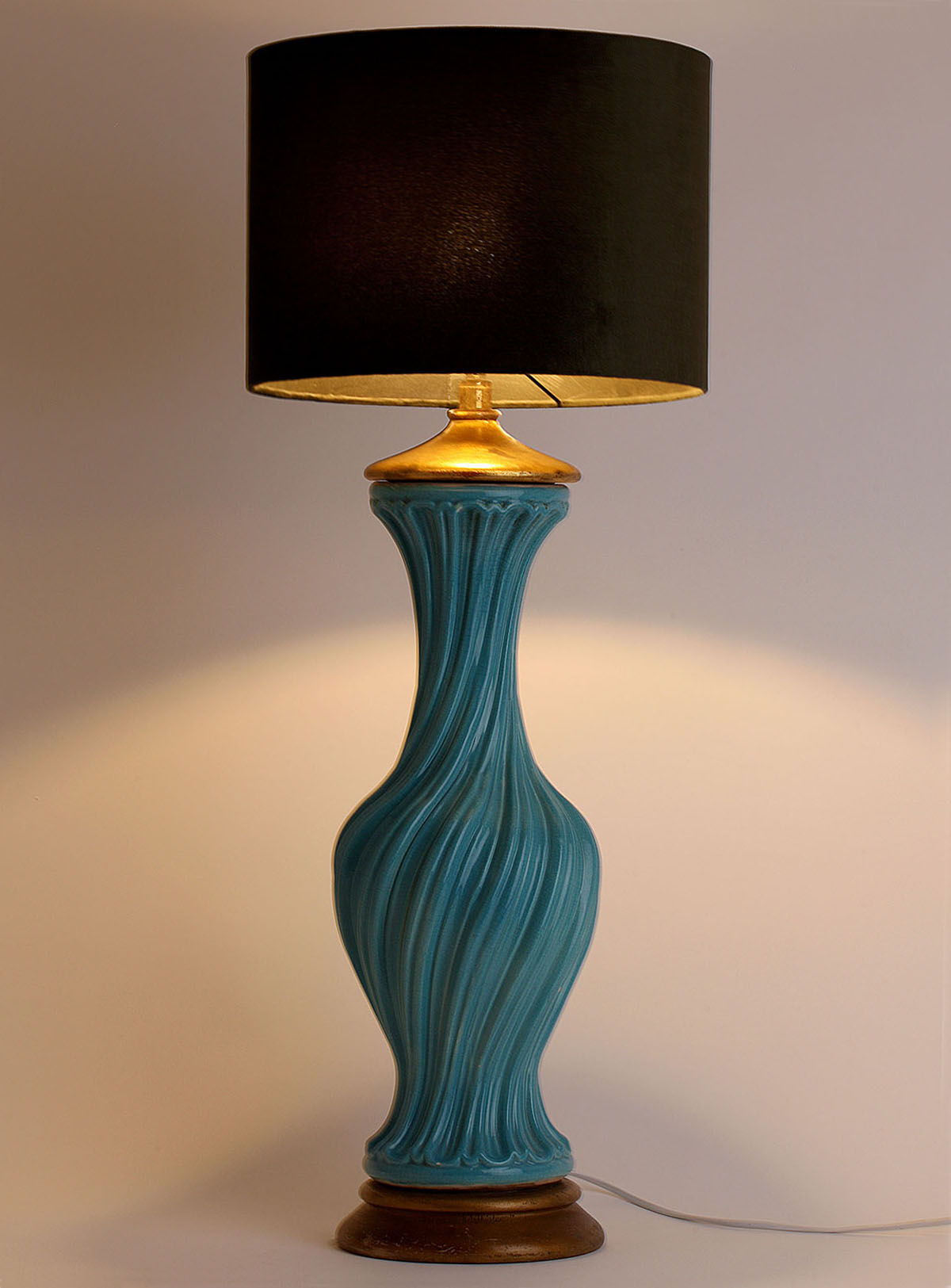 Twisted ceramic lamp