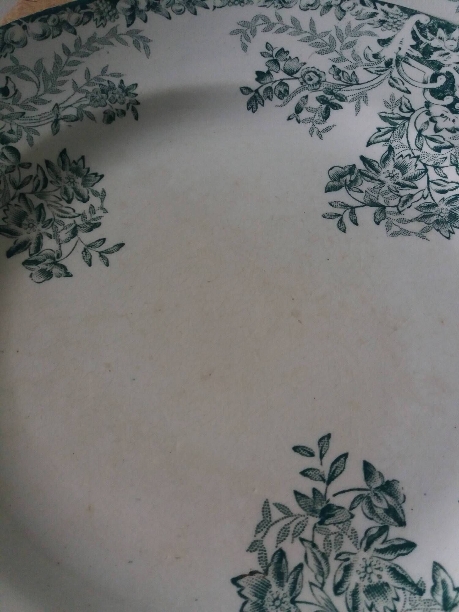 Set of 2 Lebacqz and Bouchart Saint Amand plates, early 20th century