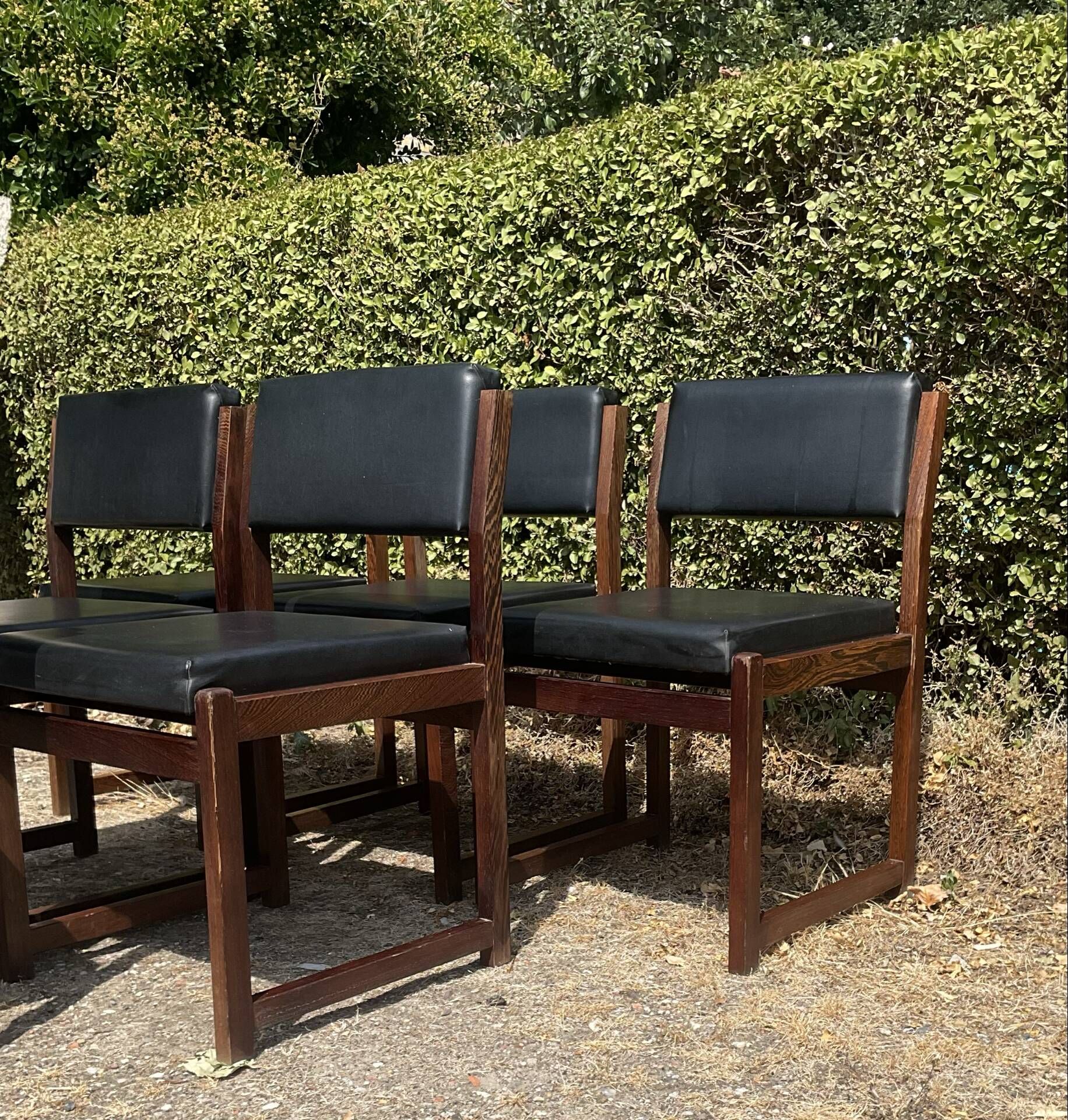 Set of 6 vintage teak chairs with black Skaï.