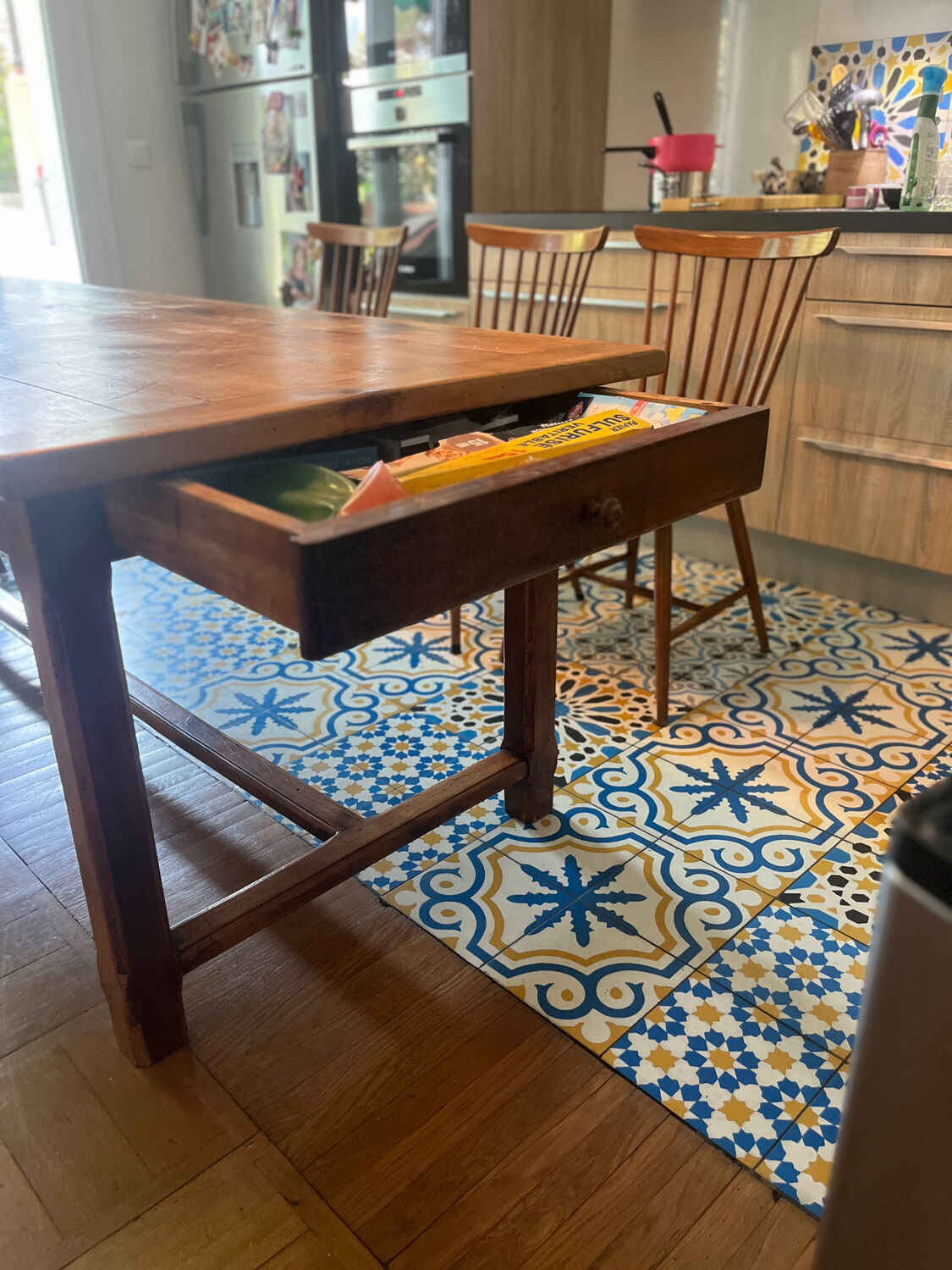 Farm table with 2 drawers