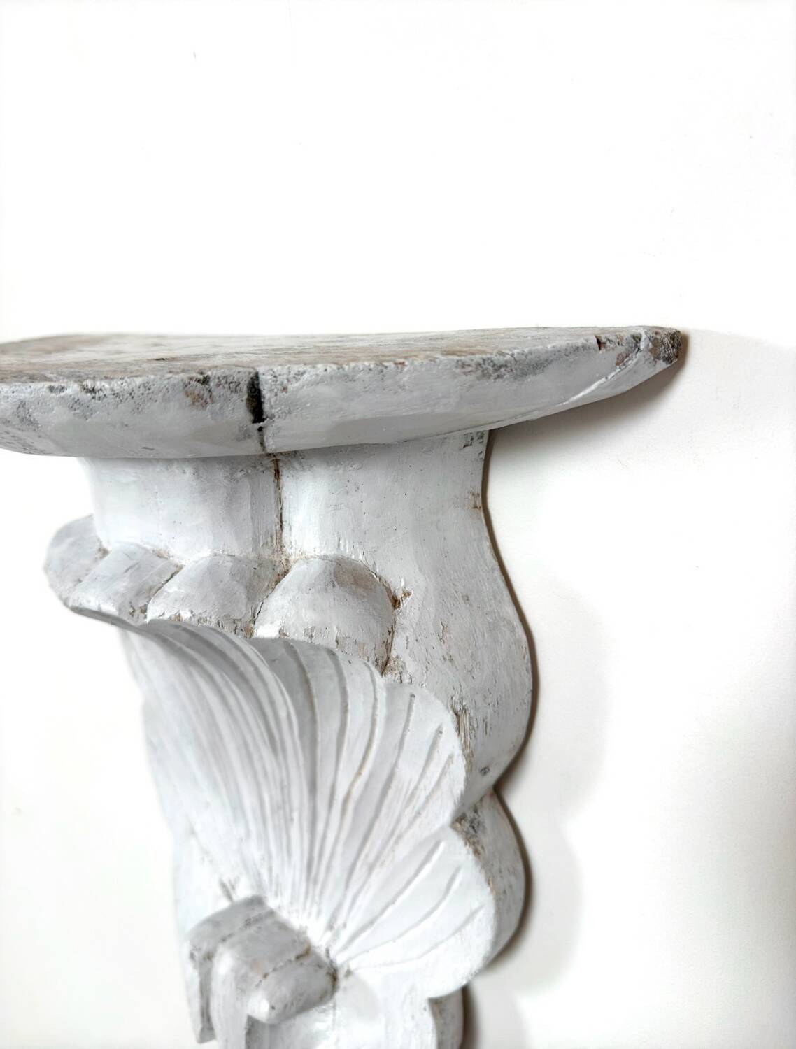 Wall shelf "Rocaille"