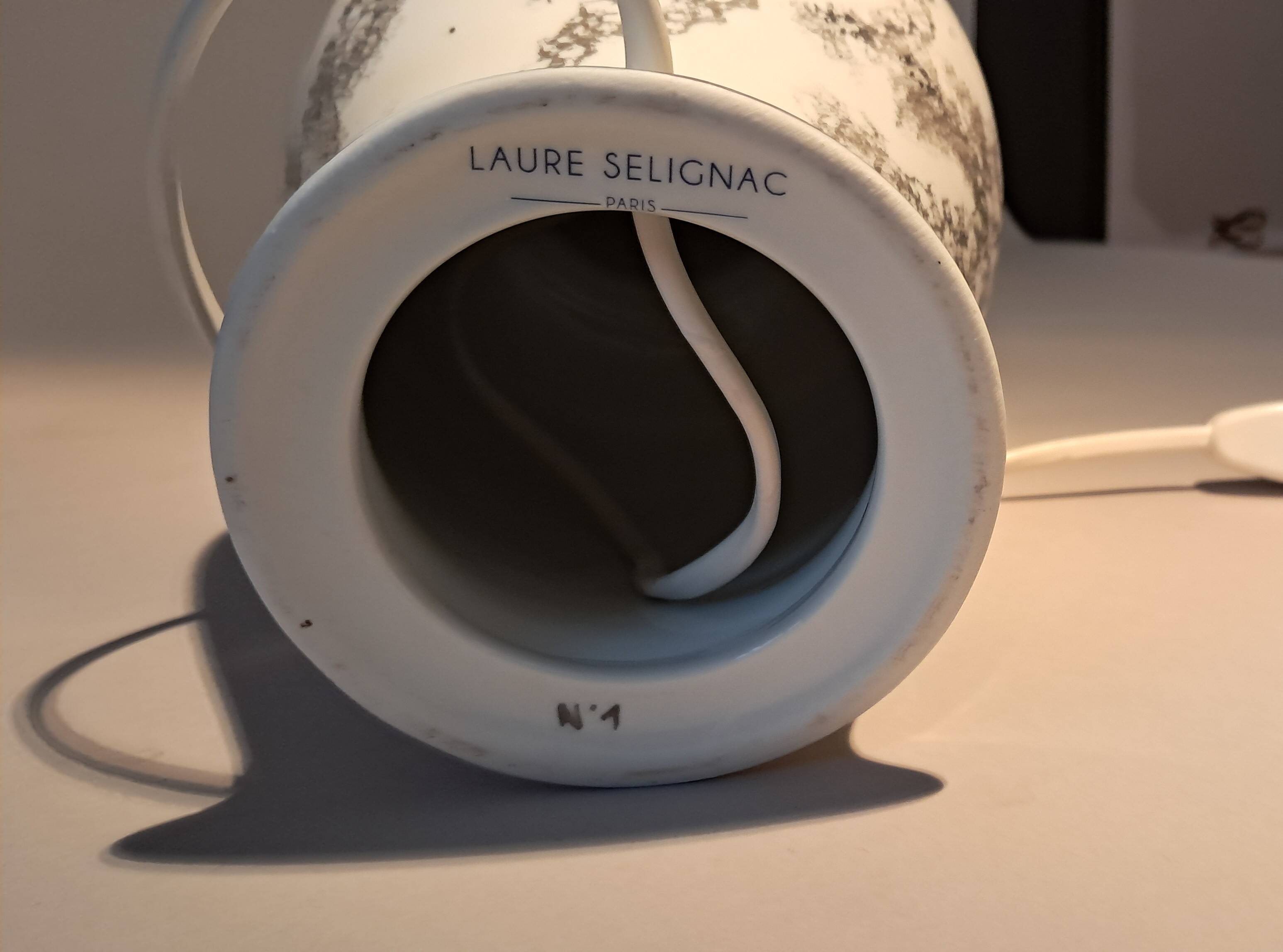 Fine porcelain lamp, hand-painted decoration. Laure Selignac, Paris.