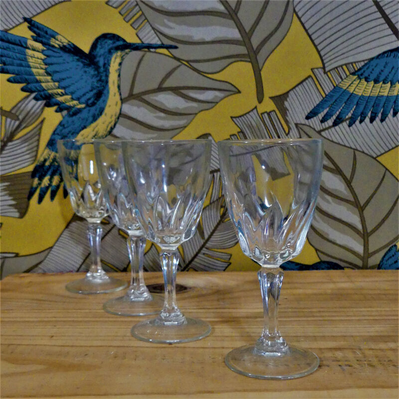 Eight vintage liqueur glasses 70s Luminarc