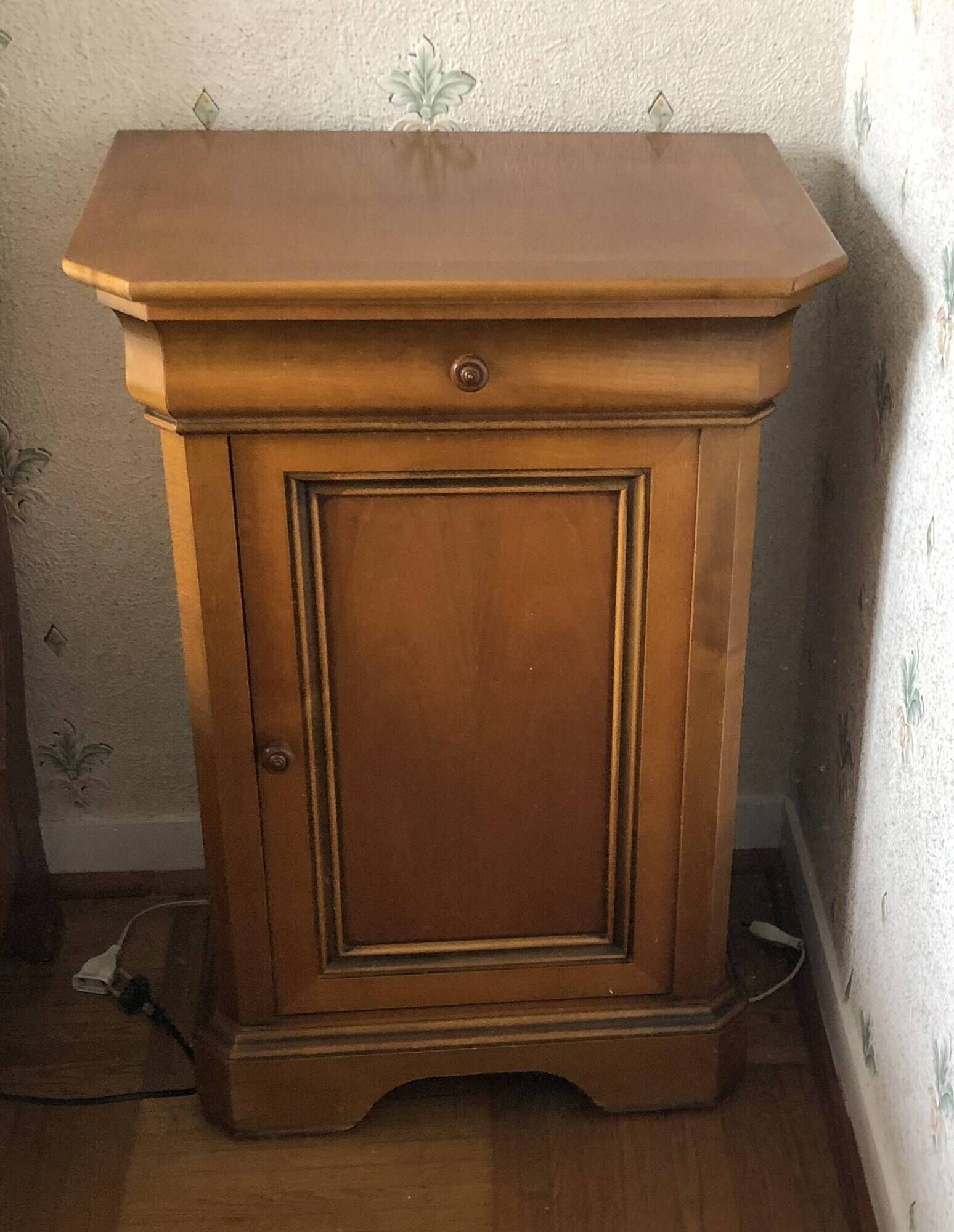 Set of 2 Bedside Tables