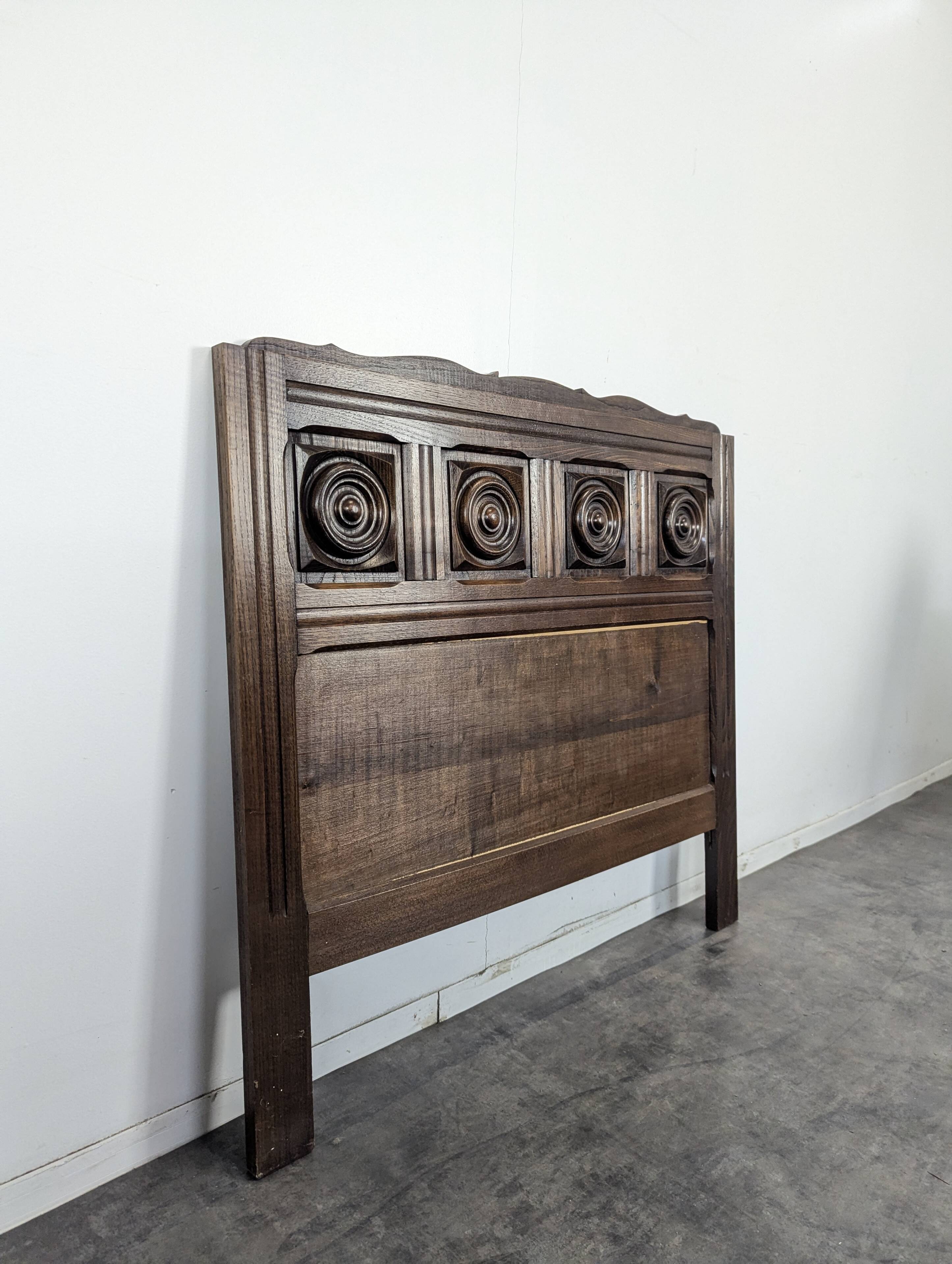 Brutalist headboard in the spirit of Dudouyt.