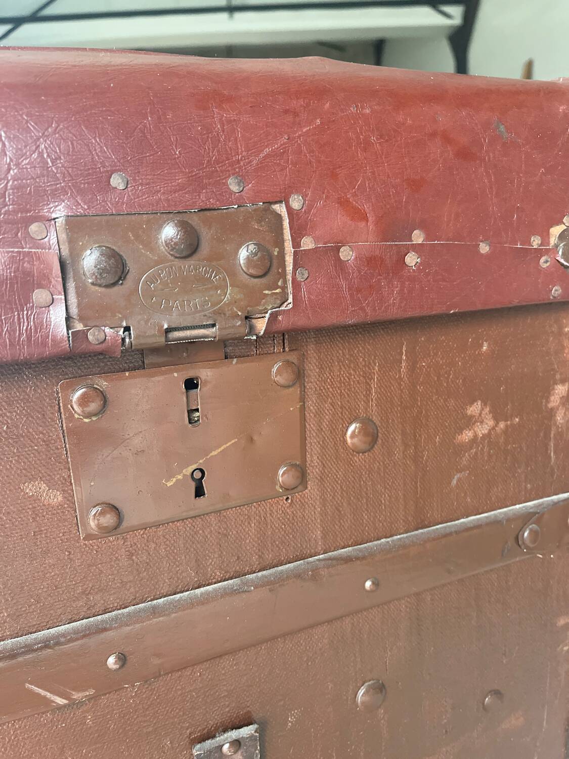 Large vintage “au bon marché Paris” trunk from the 1900s