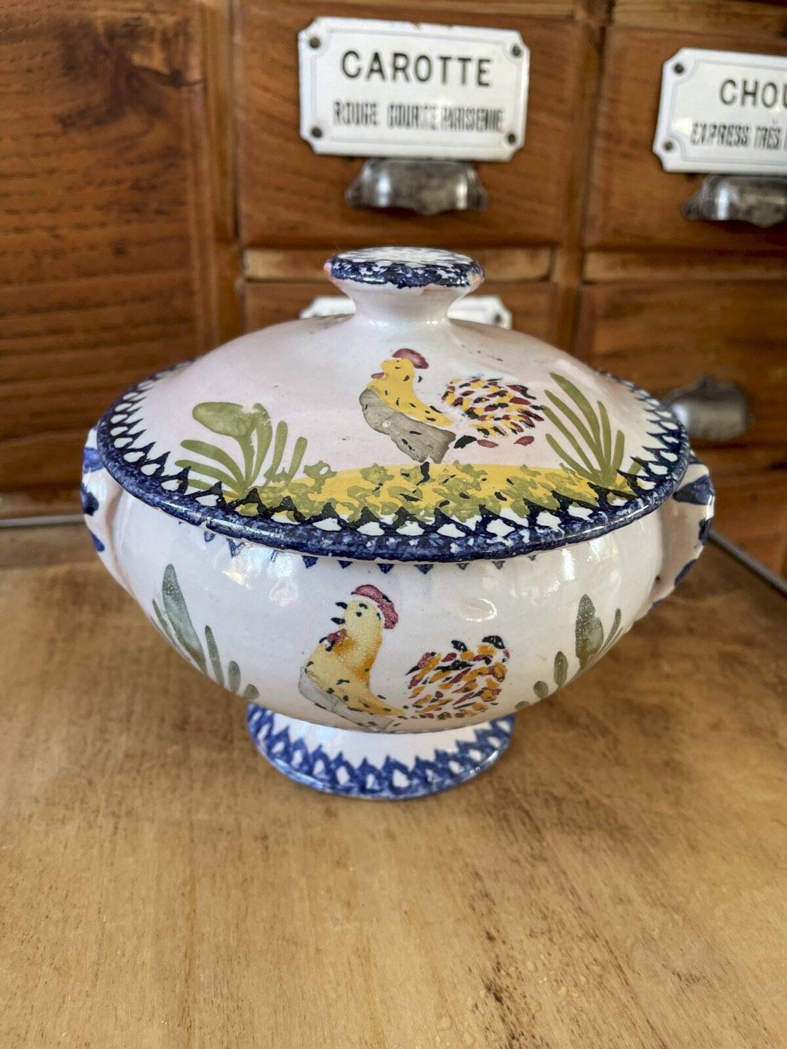 Soupière ancienne en terre cuite et faïence