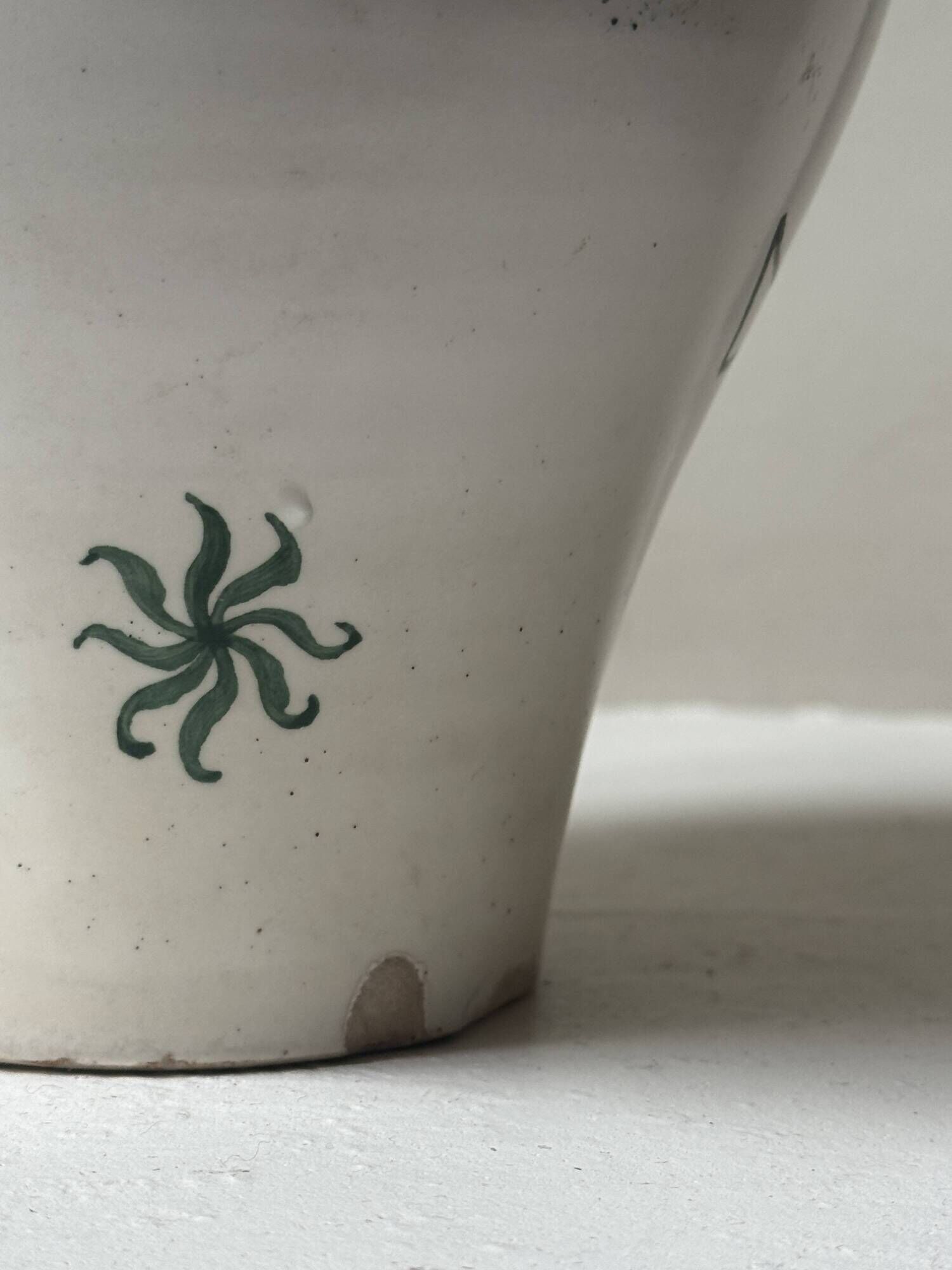 Large white vase decorated with stylised women Cérart Monaco, dlg Matisse 1950