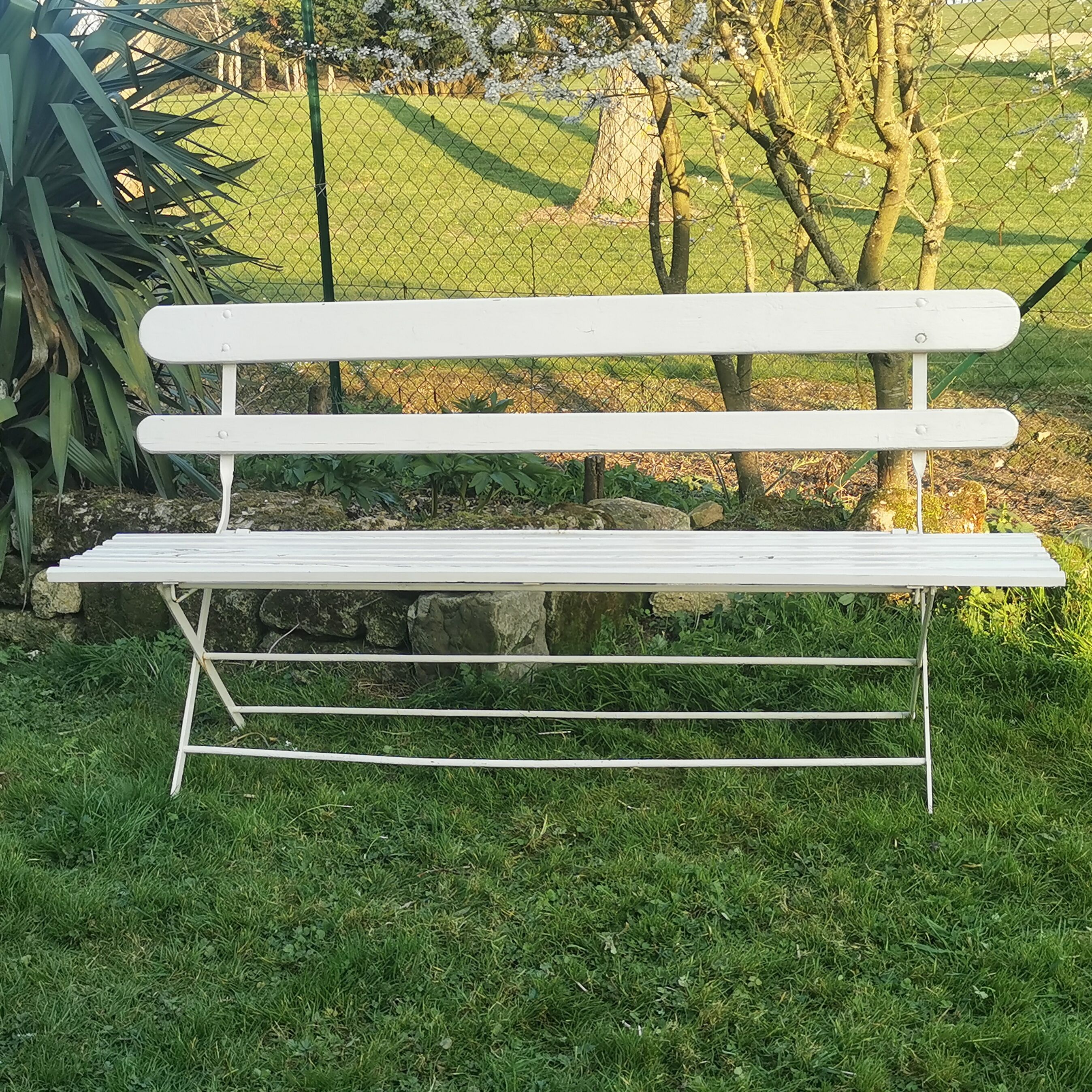 Folding garden bench