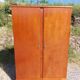 Armoire aux pieds compas