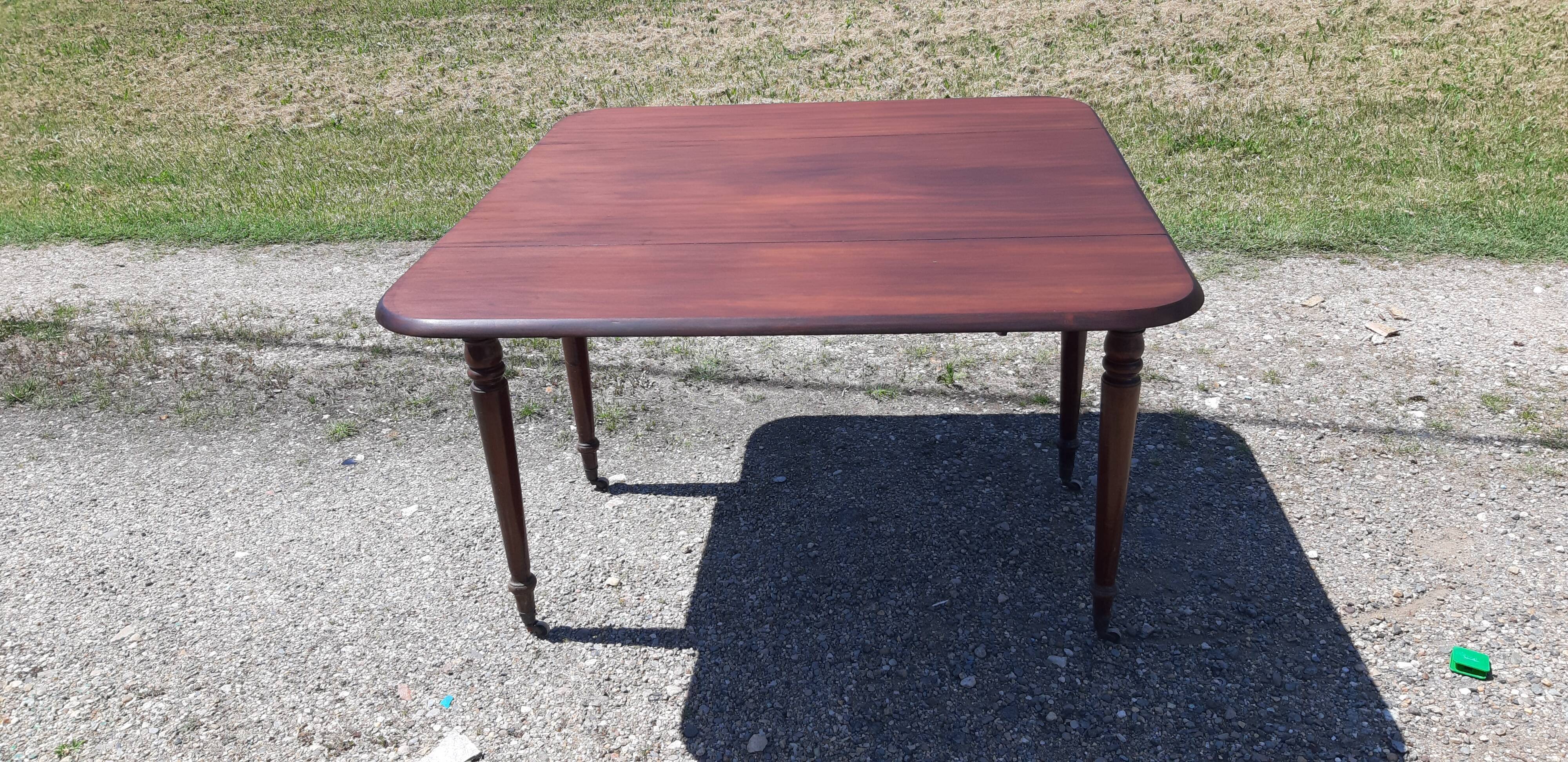 Mahogany shutter table, flaps and 1 drawer
