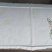Embroidered tablecloth and open fruit decoration - 12 assorted towels