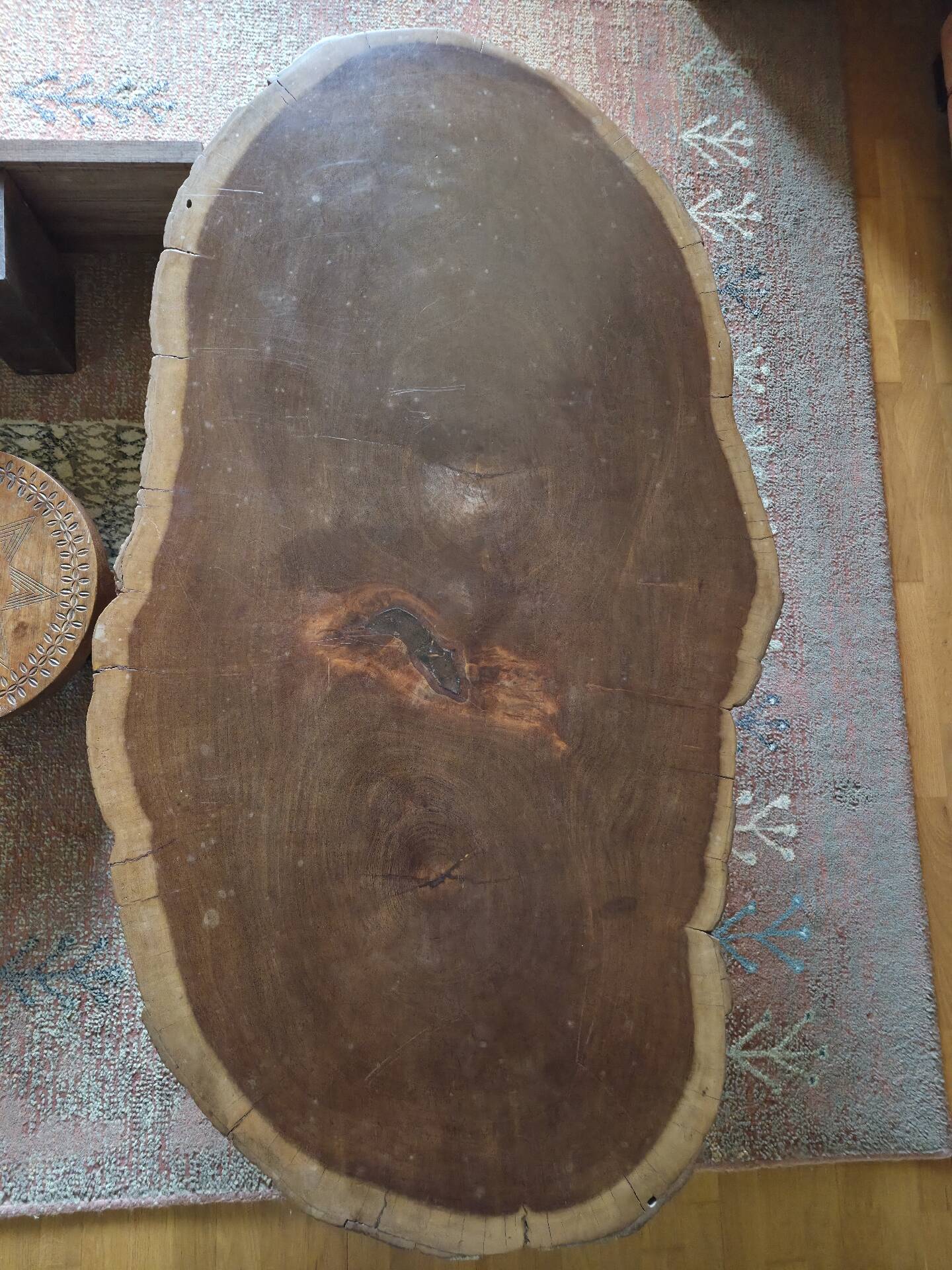 Table basse brutaliste en palissandre de Madagascar
