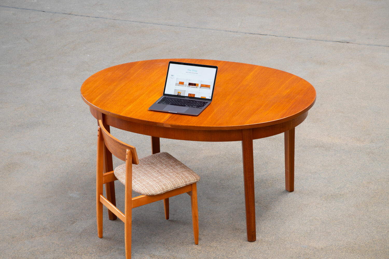 Scandinavian table in blond teck 1960