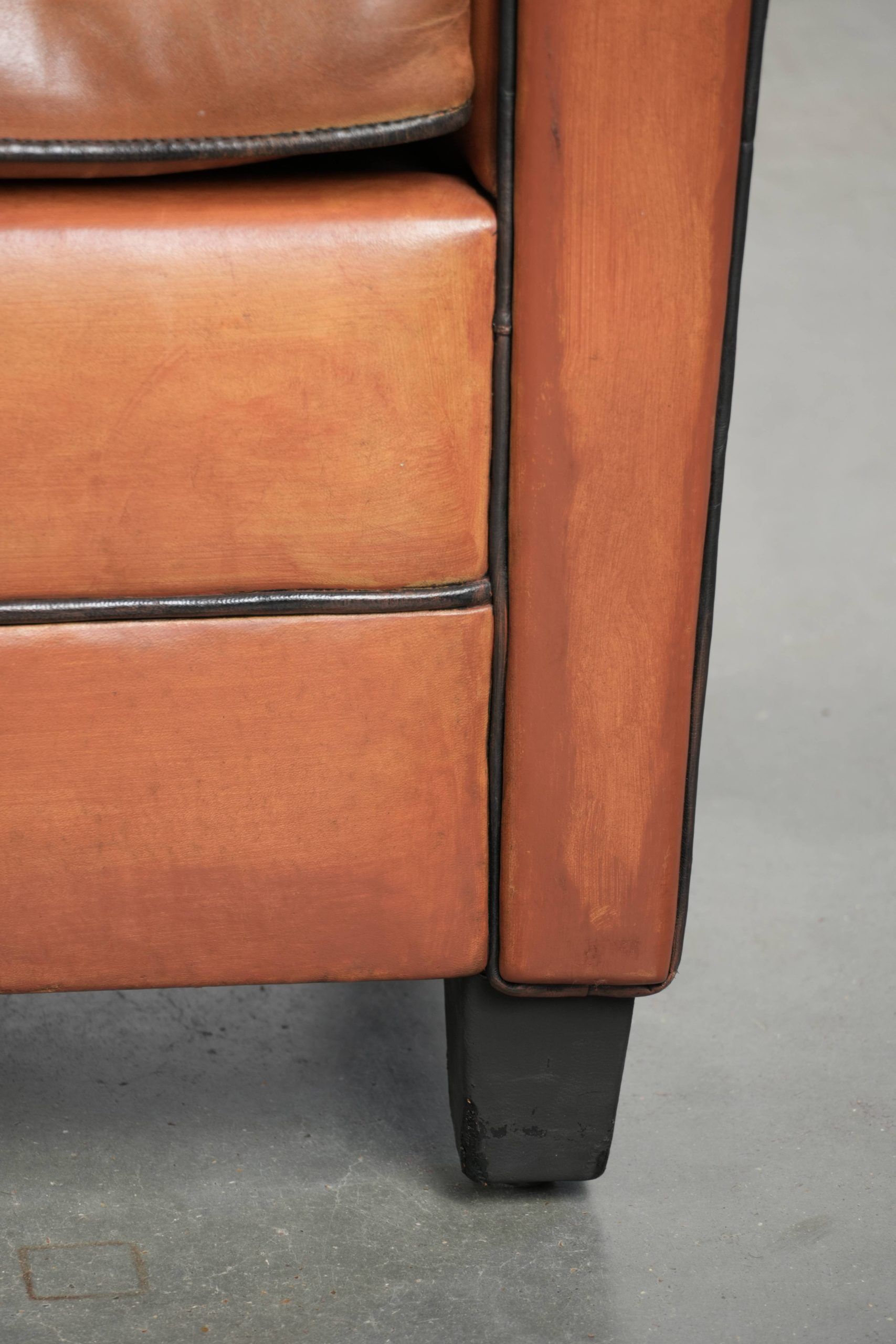 Ensemble de deux fauteuils design de Bart van Bekhoven en cuir de mouton.