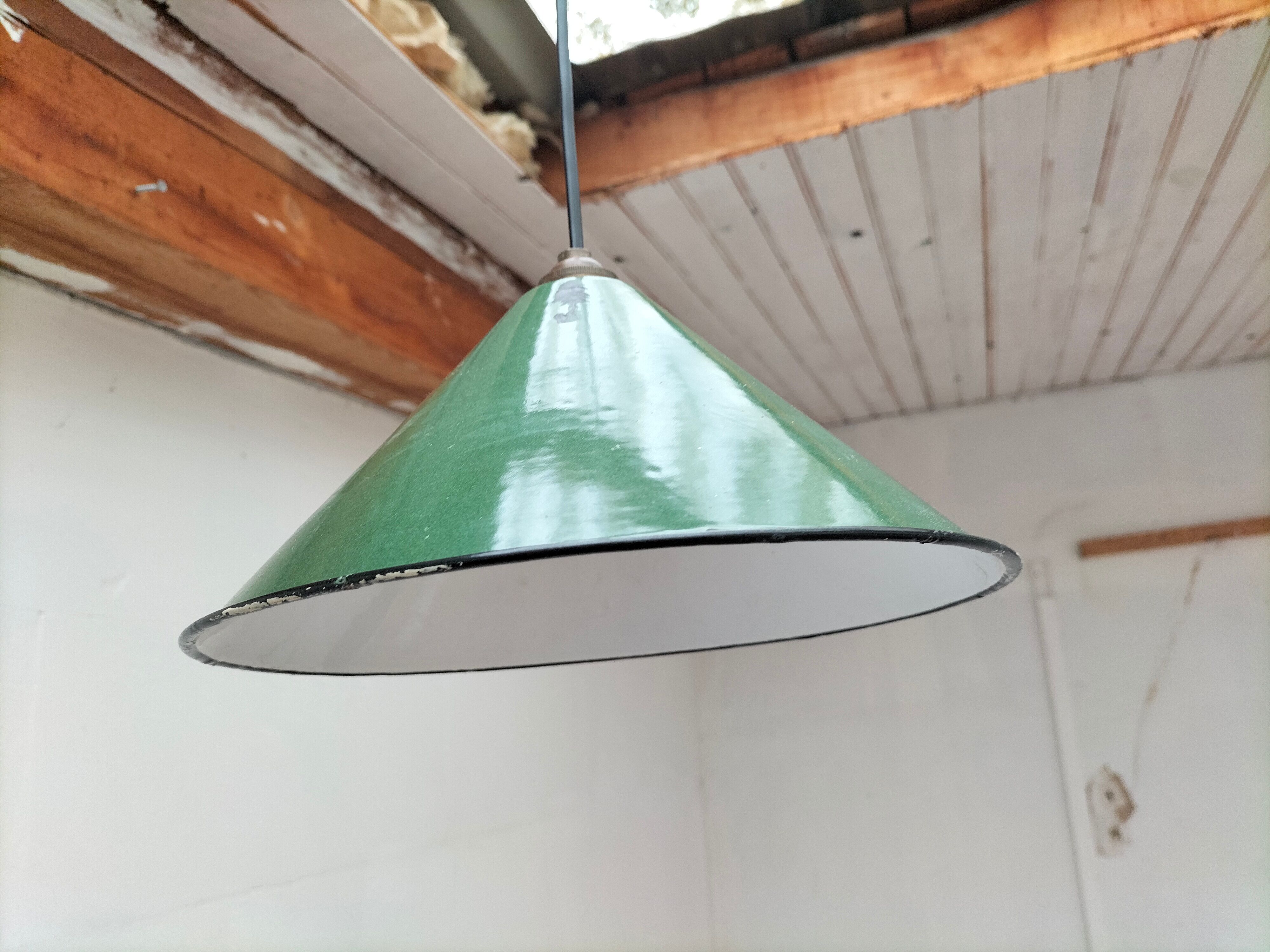 Industrial enamelled lamp