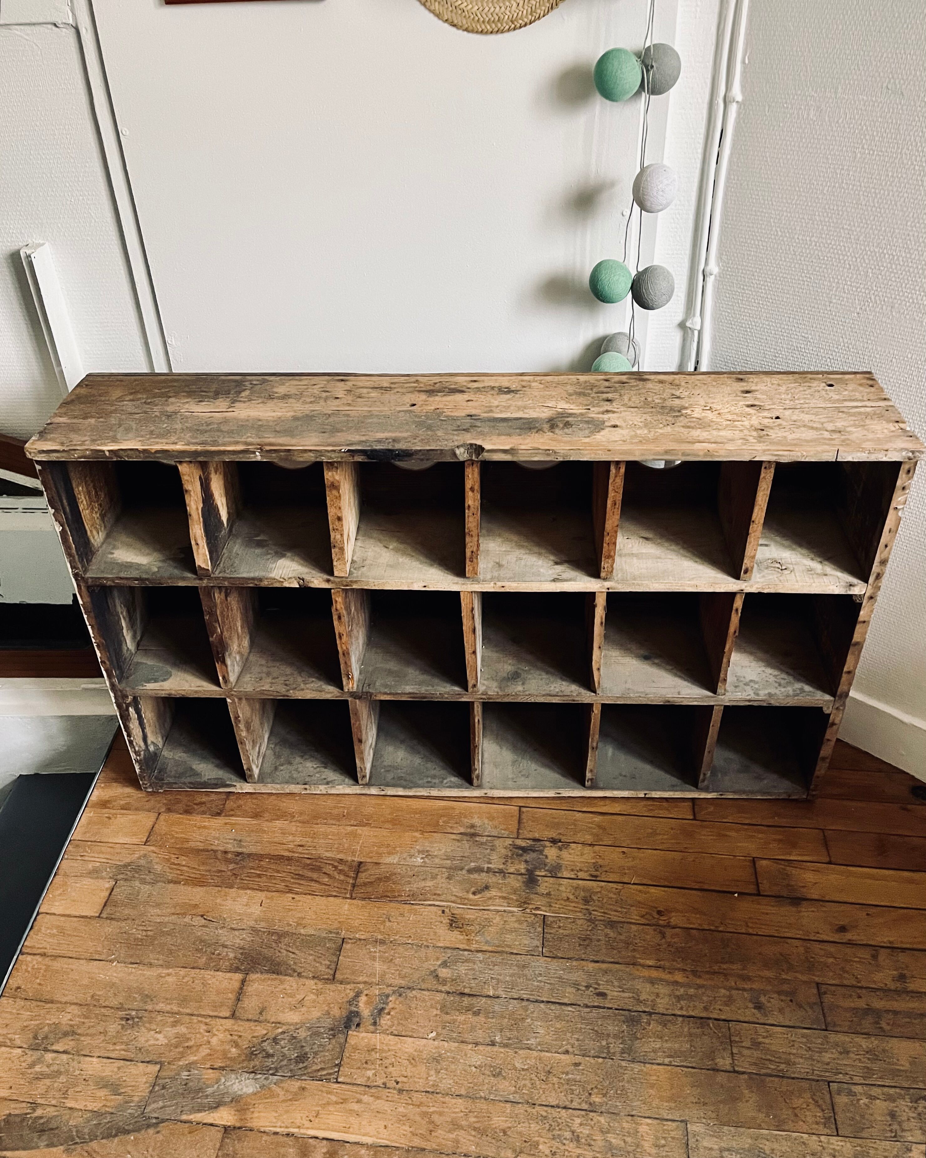 Trade furniture with lockers