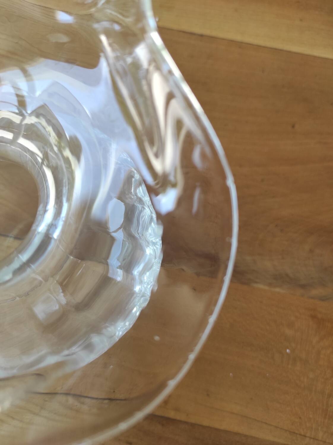 Glass ball vase with corolla