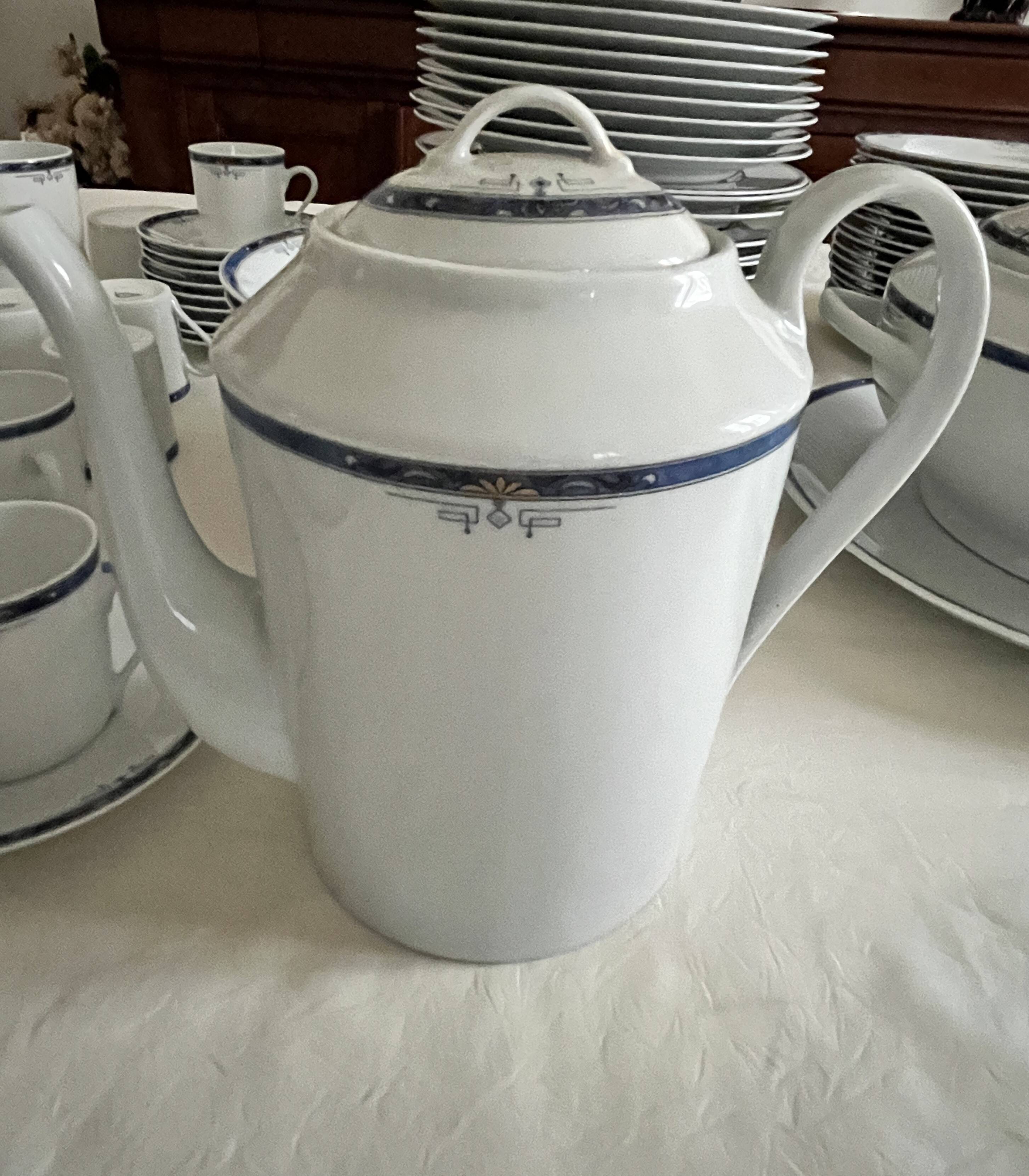 Limoges, large porcelain table service 98 pieces 20th century