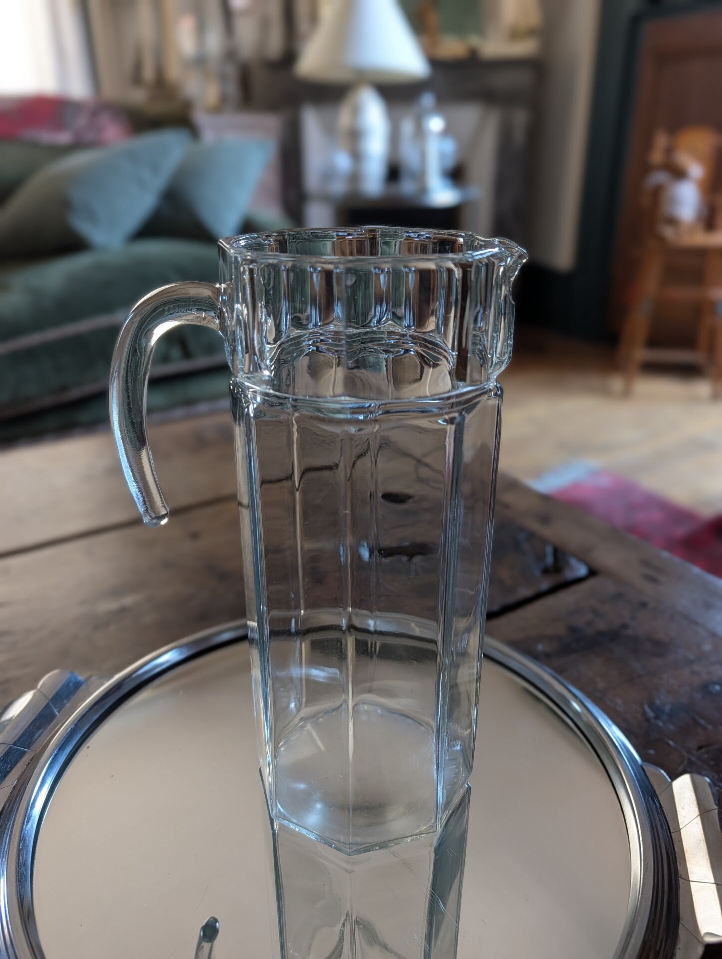 Grand pichet octogonal en verre épais 70's