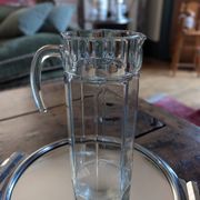 Grand pichet octogonal en verre épais 70's