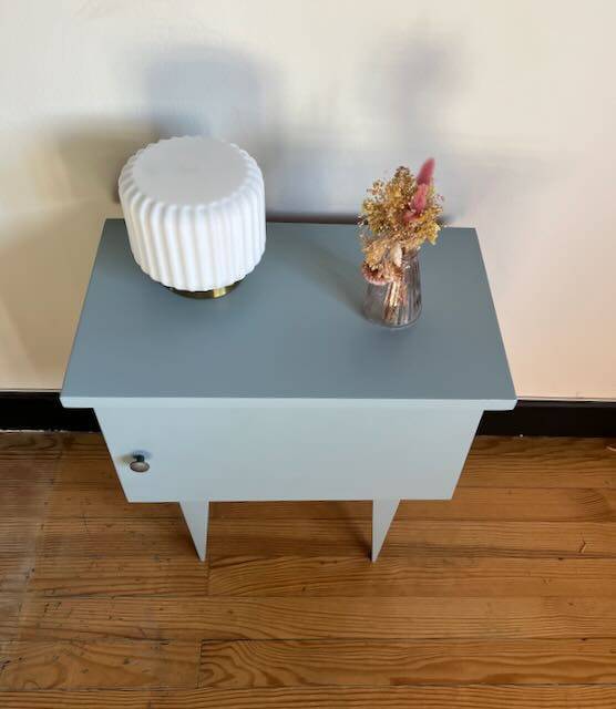 Jeanne bedside table