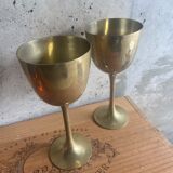 Verres à pied en métal doré