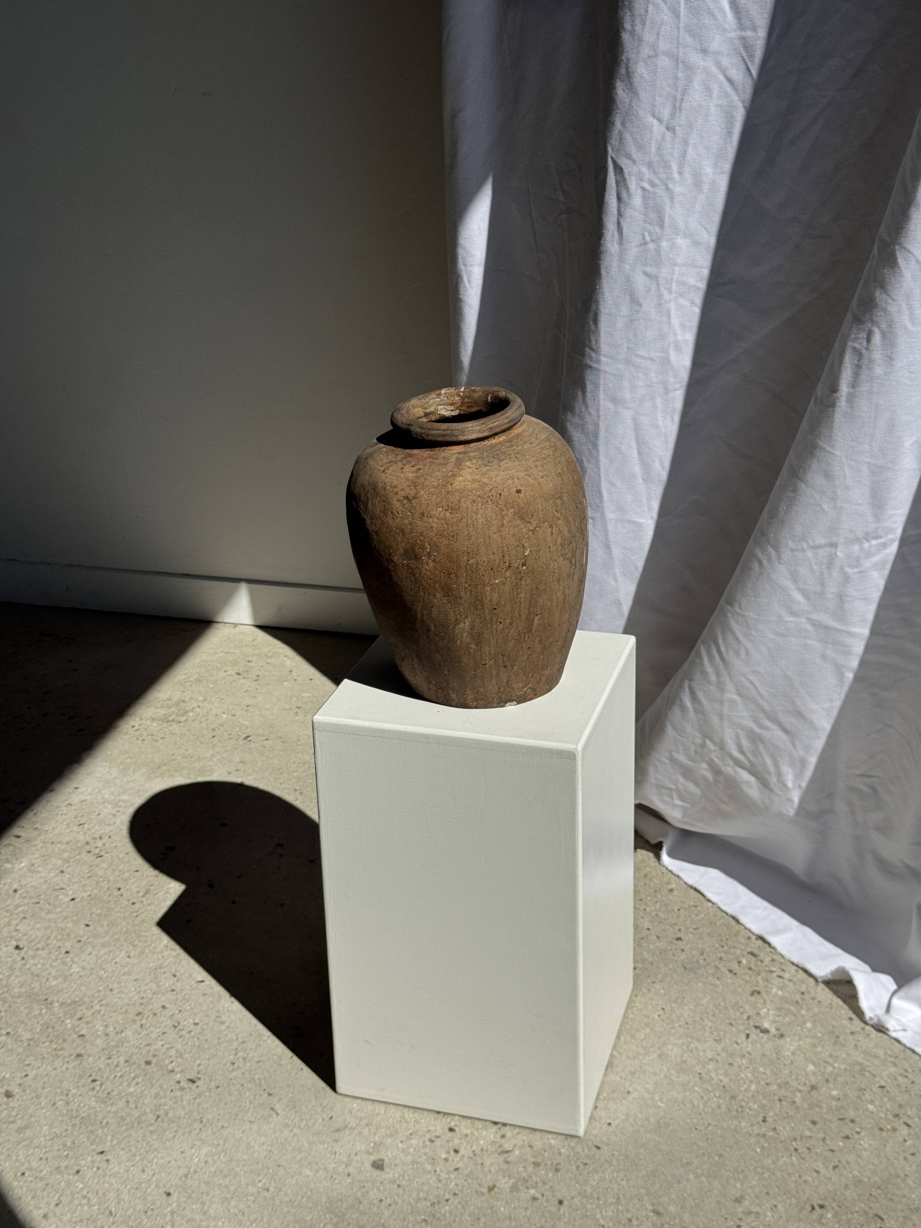 Borneo vase in brown terracotta (2) H35 D23