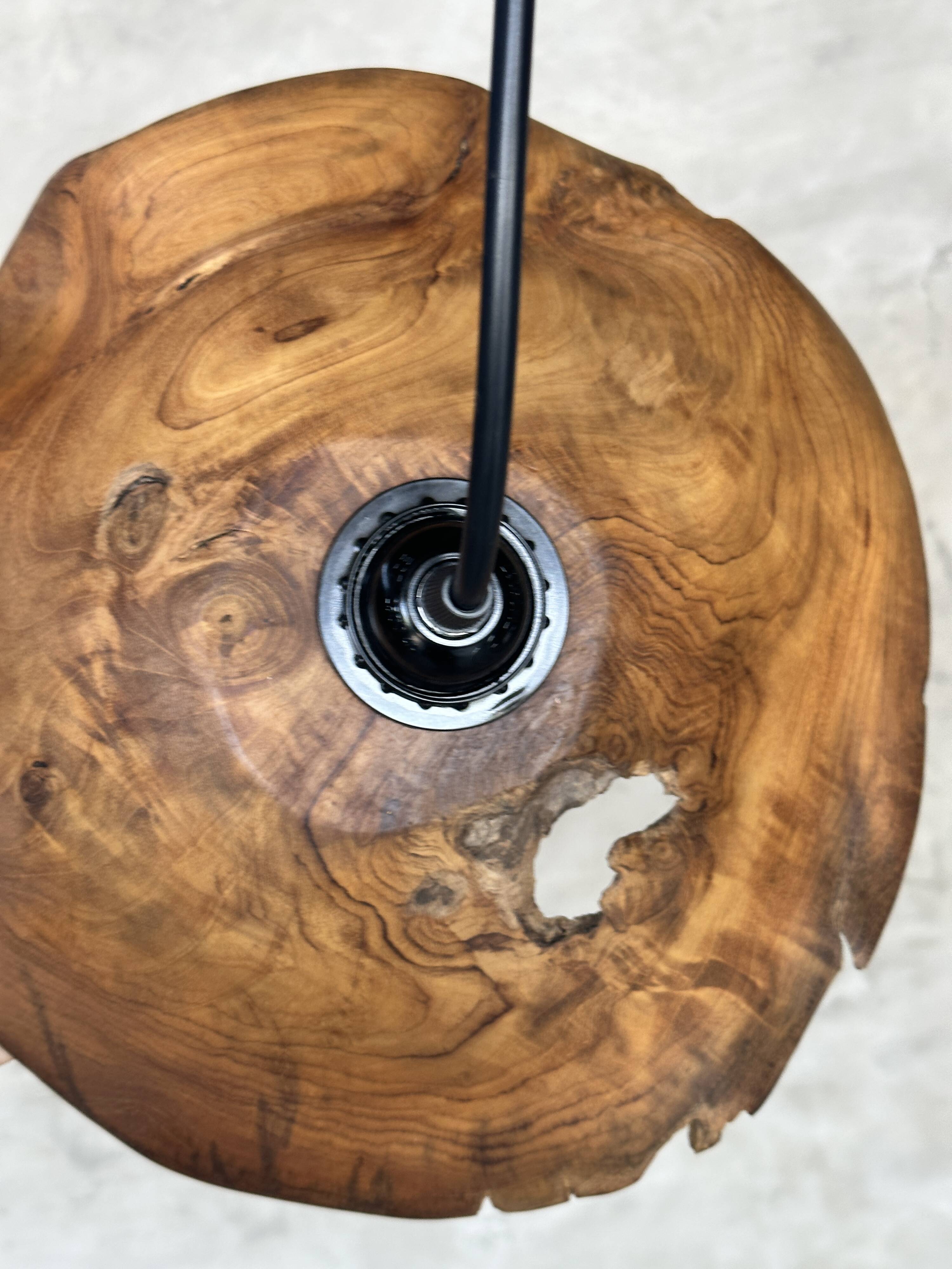 Small pendant light in corrugated teak leaf (Small D:30 H:20)