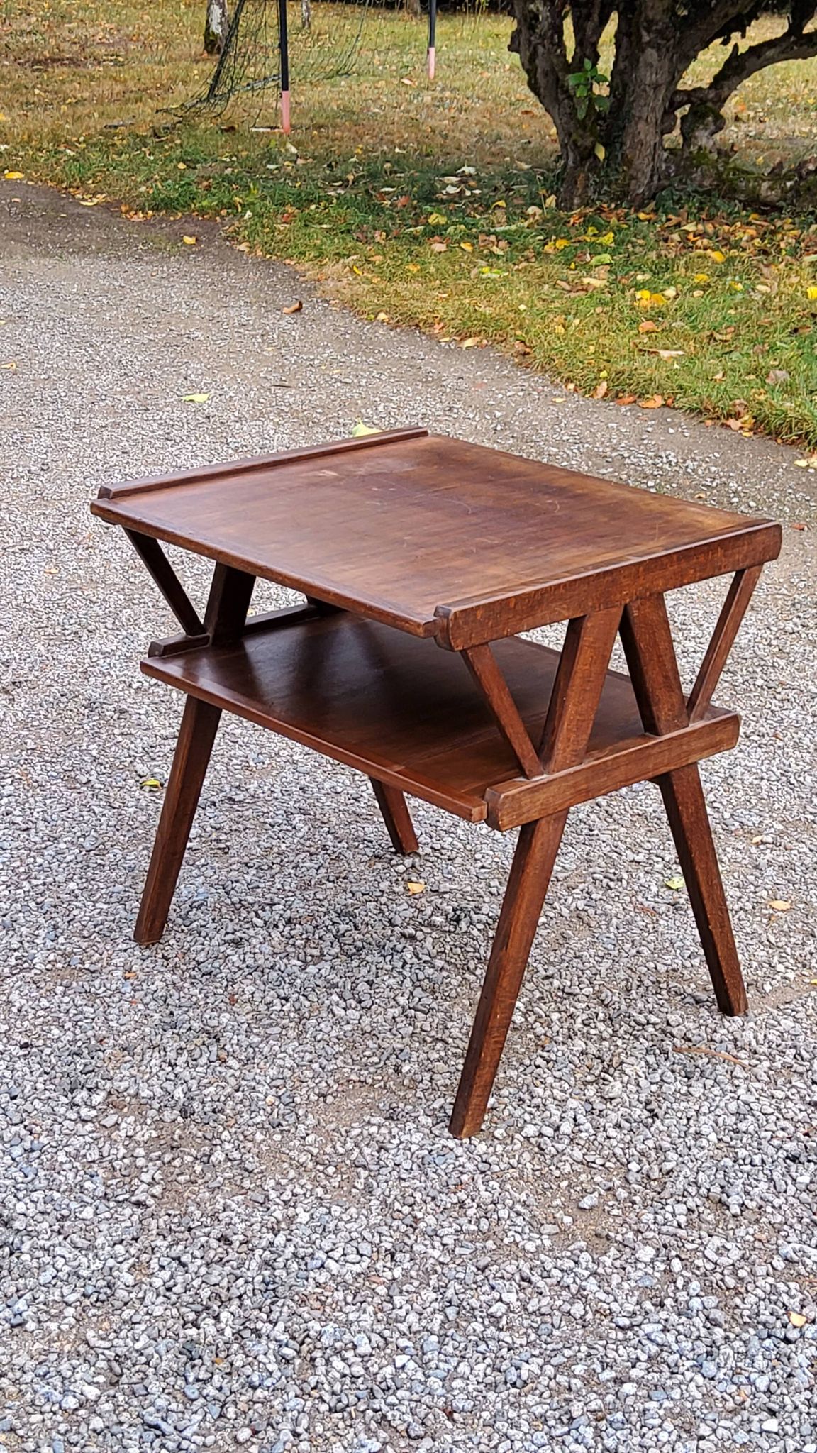 Table d’appoint vintage des années 50 en hêtre chêne et peuplier pieds compas