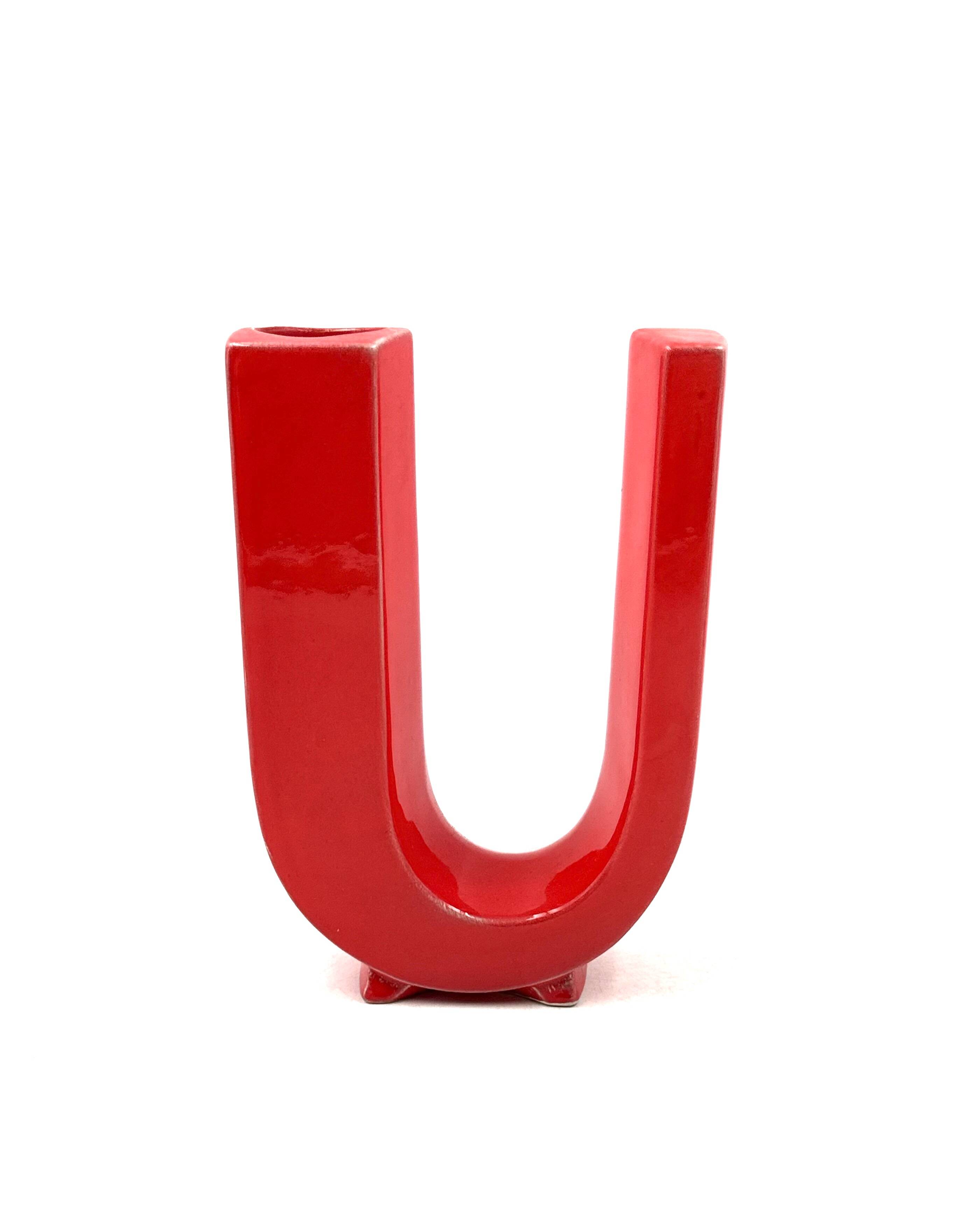 Space age red U letter ceramic solifleur vase, Marcel Radureau Francia 1970