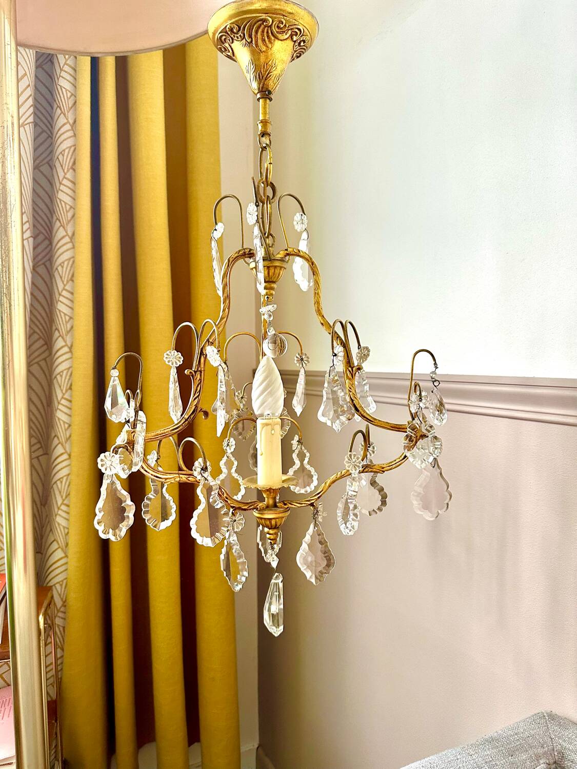 Pendant chandelier with crystal tassels
