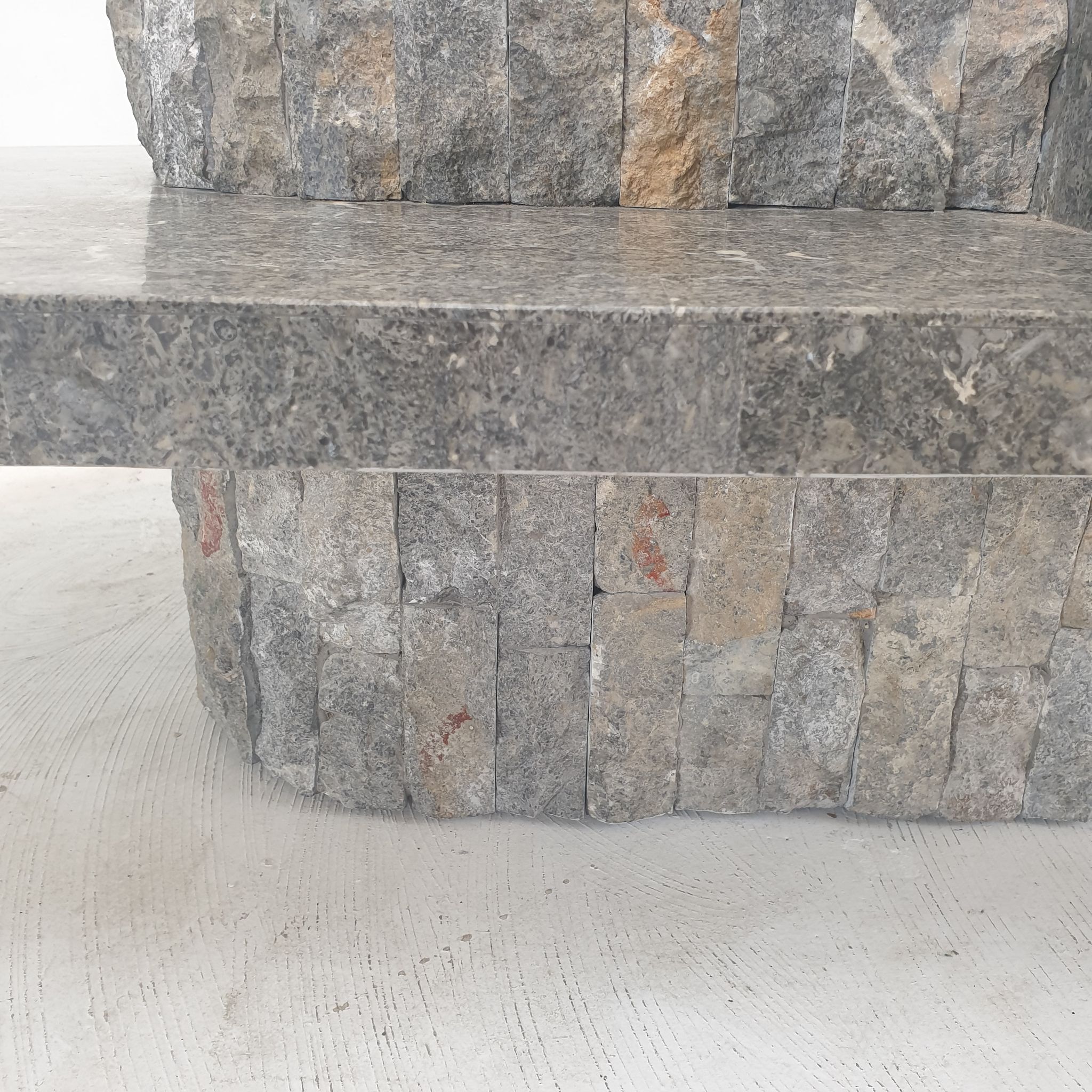 Table basse en pierre fossile, Magnussen Ponte, années 1980