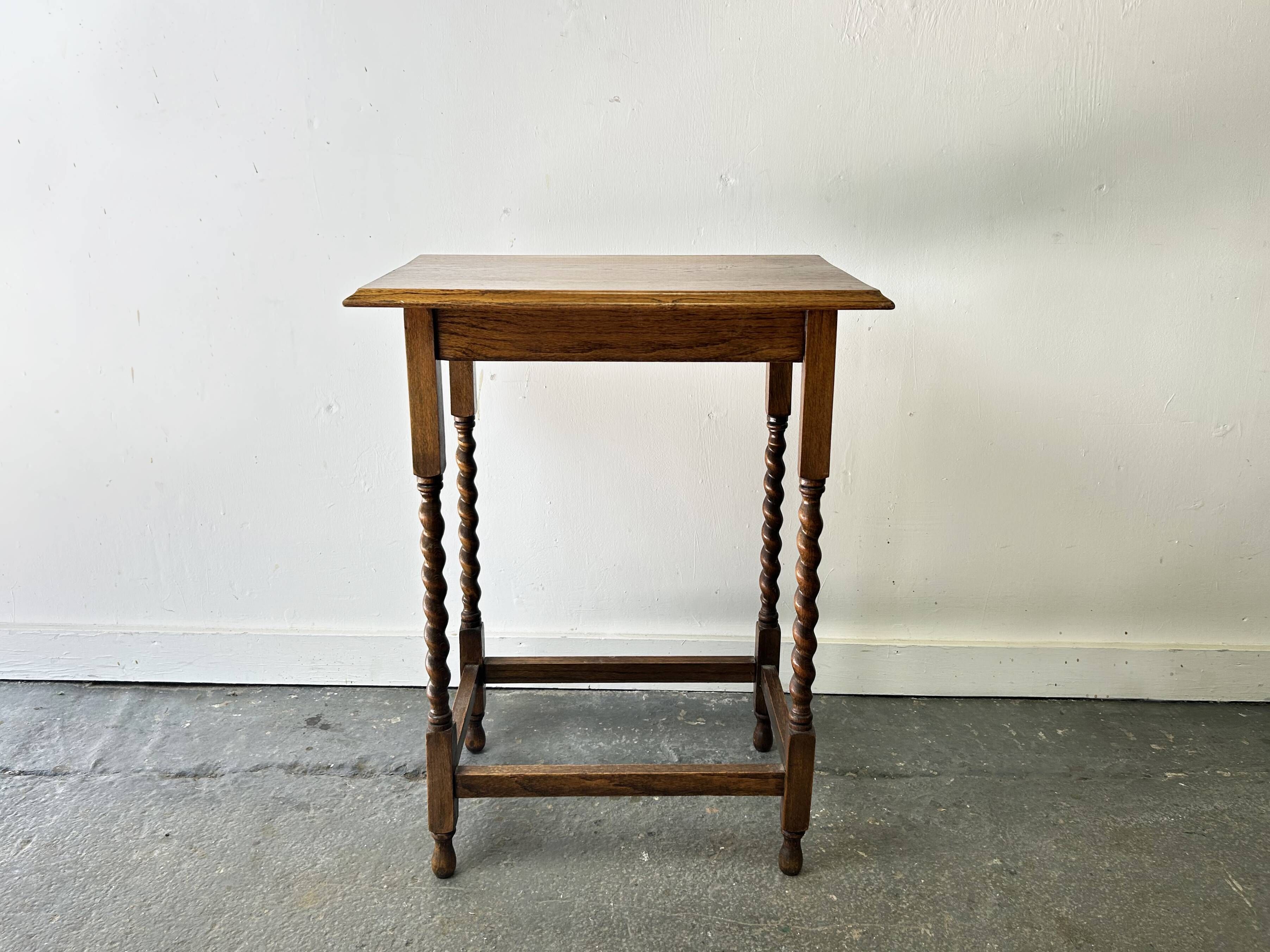 Antique Edwardian Oak Barley Twist Petite Occasional Side Table 1900s-1920s
