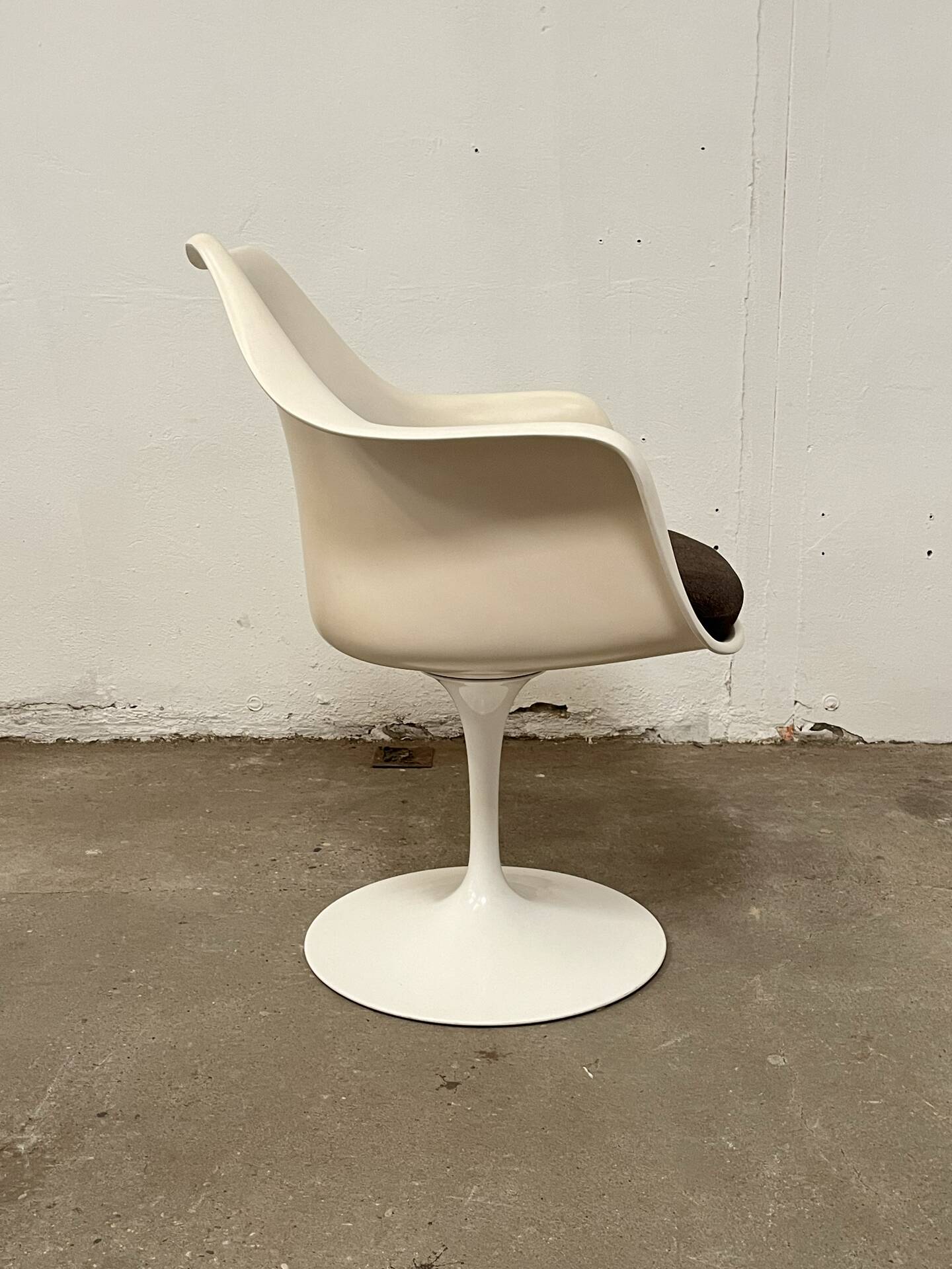 Pair of Tulip armchairs Saarinen Knoll
